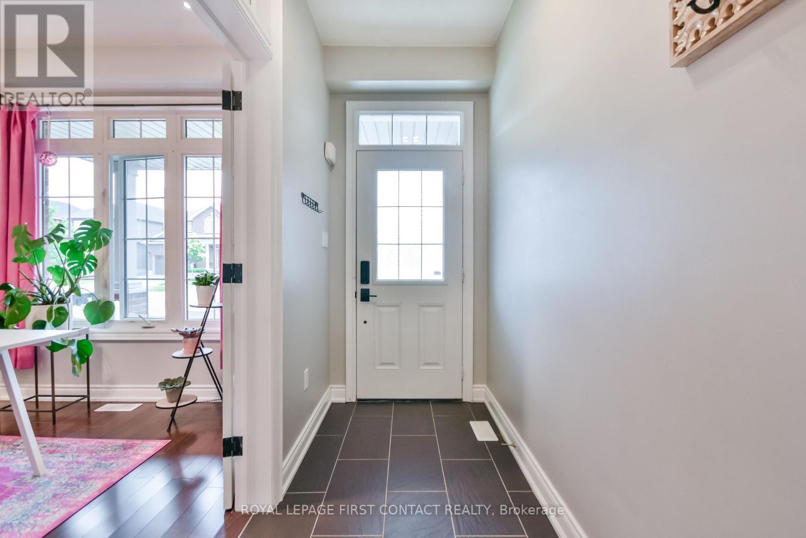 












40 BOOTH LANE

,
Barrie,




Ontario
L4N0S4

