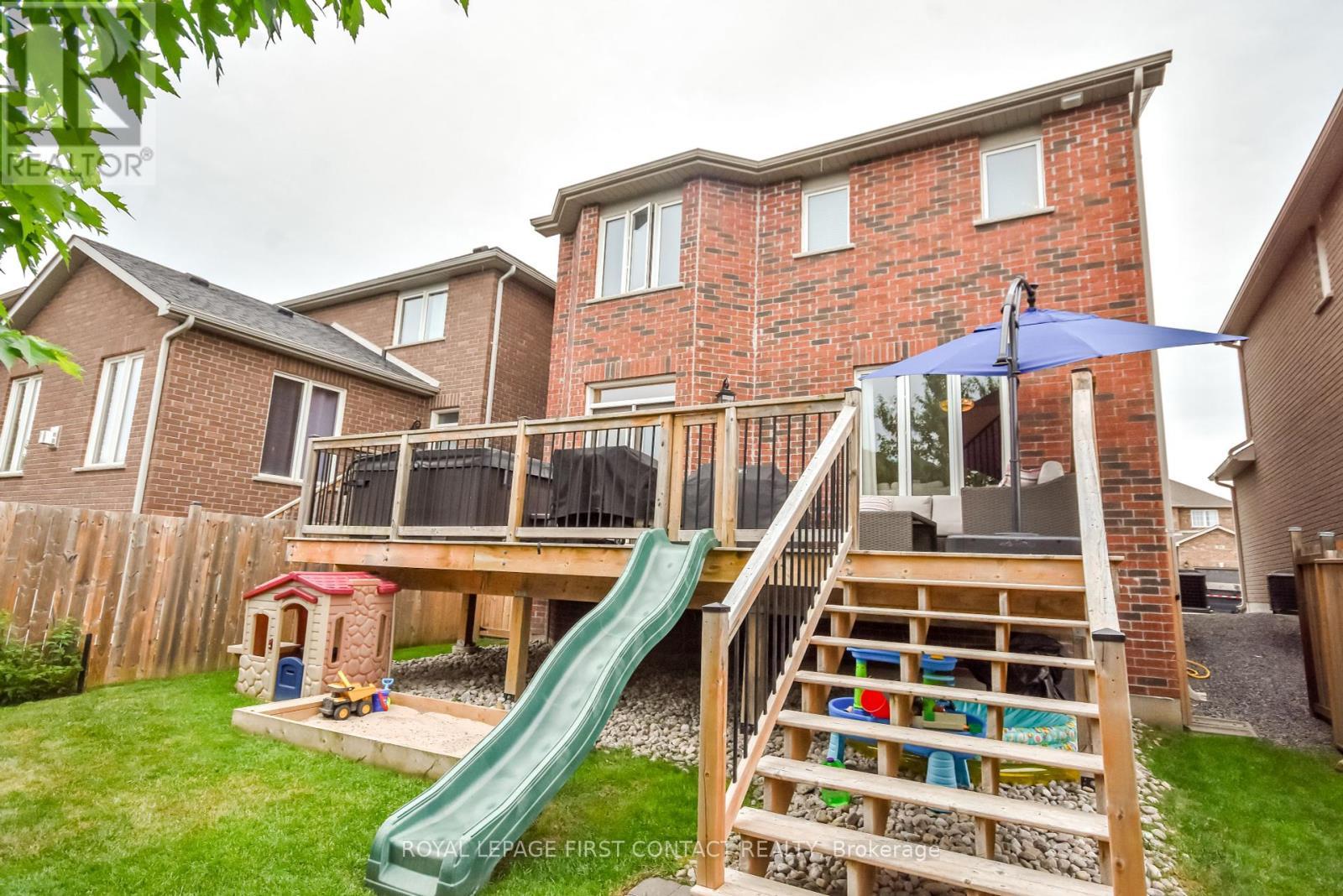 












40 BOOTH LANE

,
Barrie,




Ontario
L4N0S4

