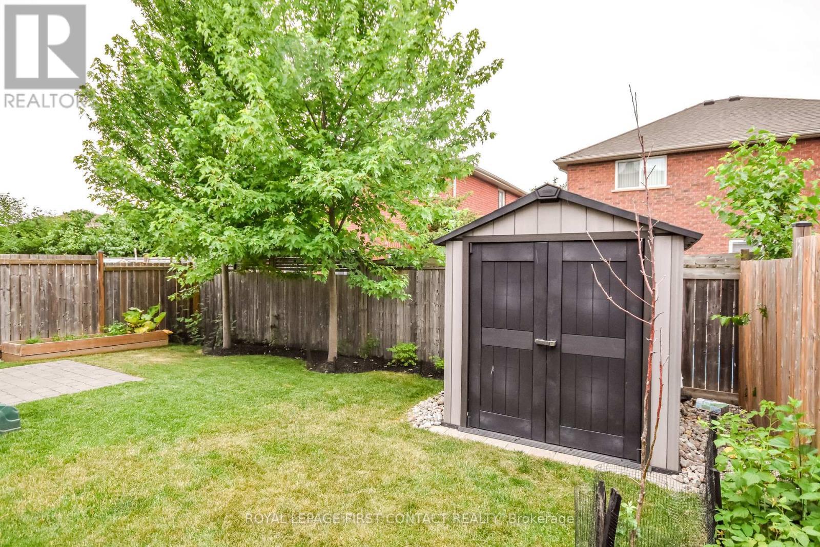 












40 BOOTH LANE

,
Barrie,




Ontario
L4N0S4

