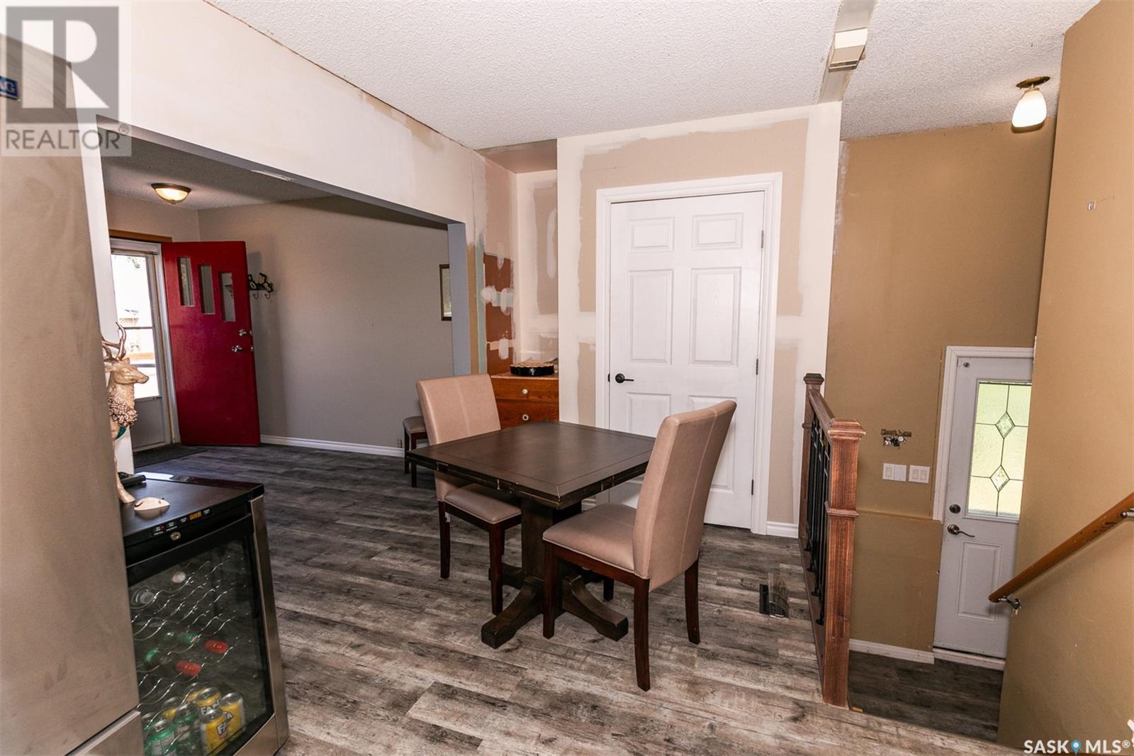 












317 Saskatchewan AVENUE

,
Kerrobert,




Saskatchewan
S0L1R0

