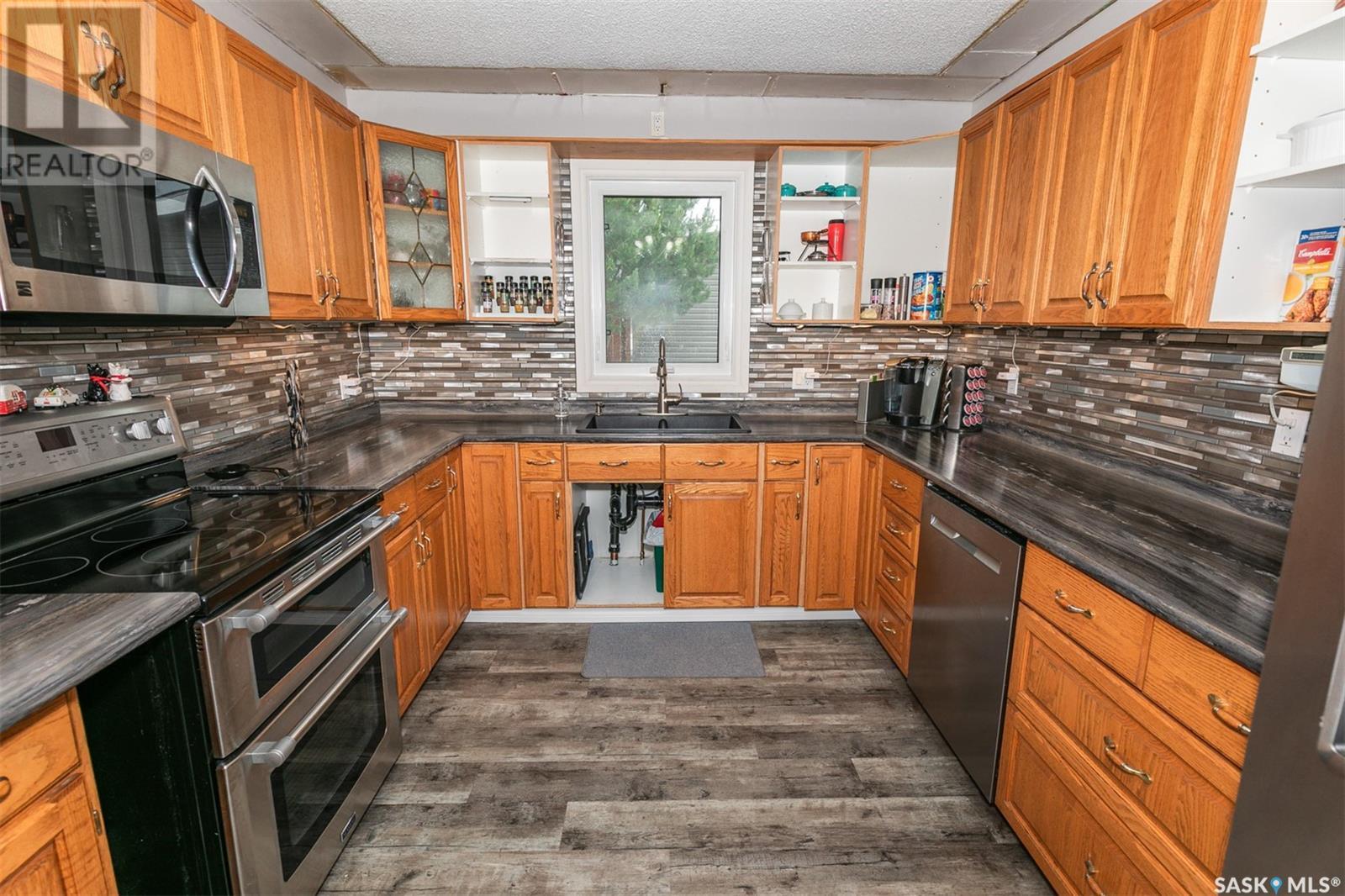 












317 Saskatchewan AVENUE

,
Kerrobert,




Saskatchewan
S0L1R0

