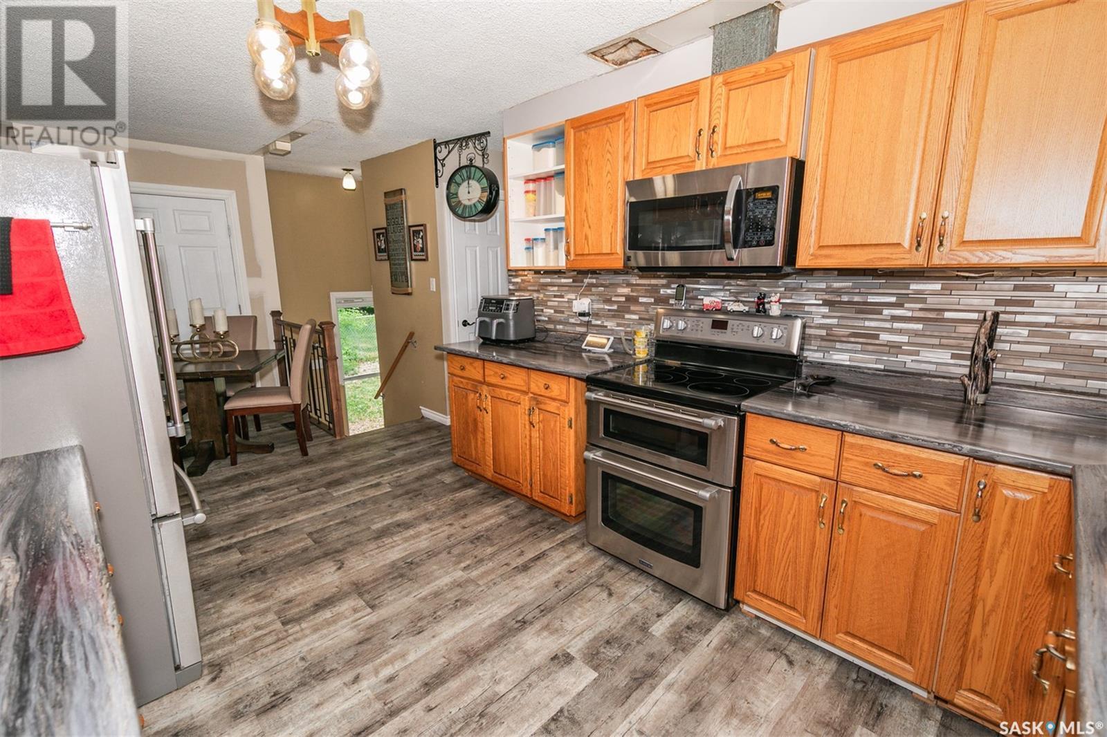 












317 Saskatchewan AVENUE

,
Kerrobert,




Saskatchewan
S0L1R0

