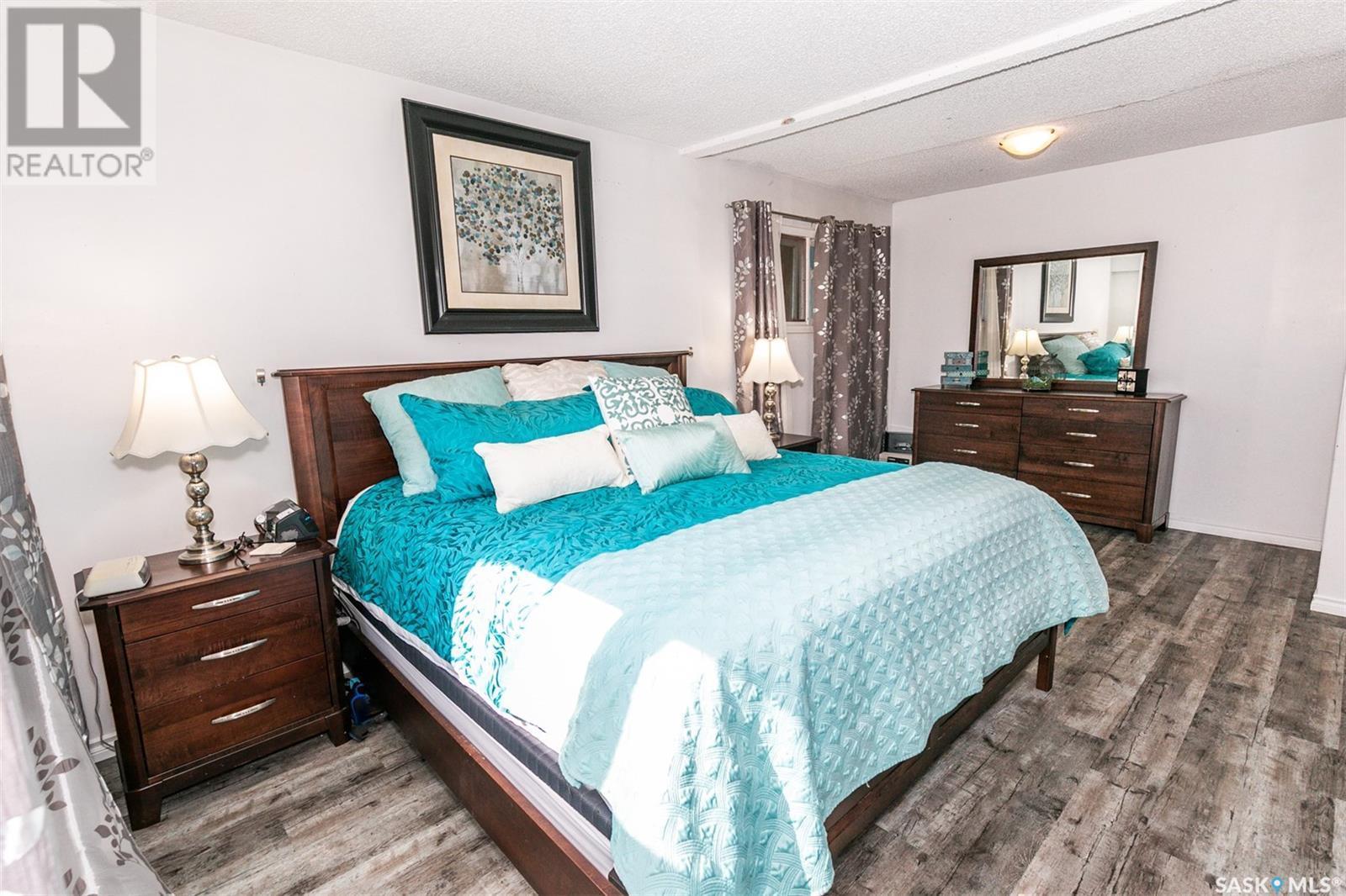 












317 Saskatchewan AVENUE

,
Kerrobert,




Saskatchewan
S0L1R0

