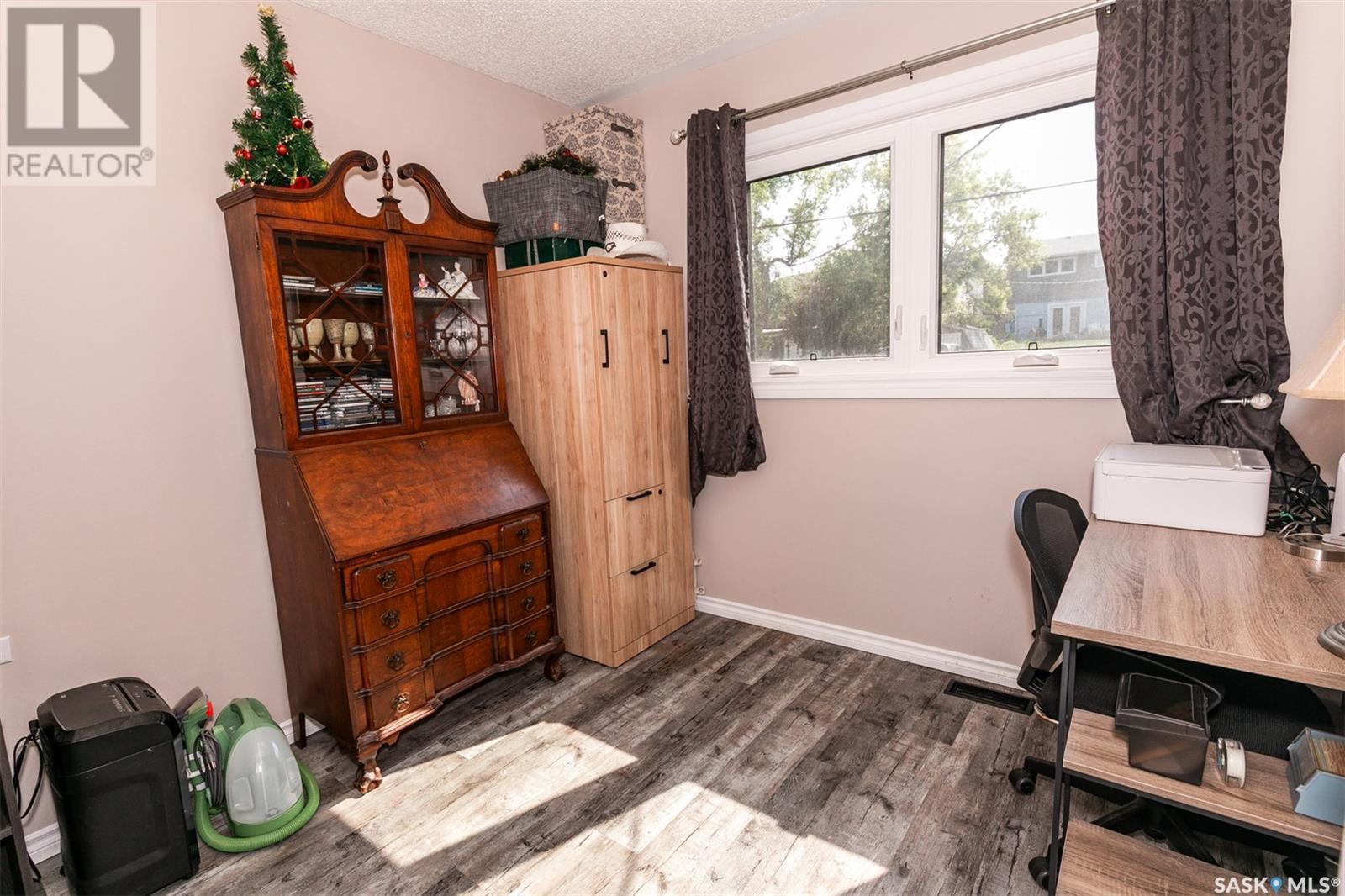 












317 Saskatchewan AVENUE

,
Kerrobert,




Saskatchewan
S0L1R0

