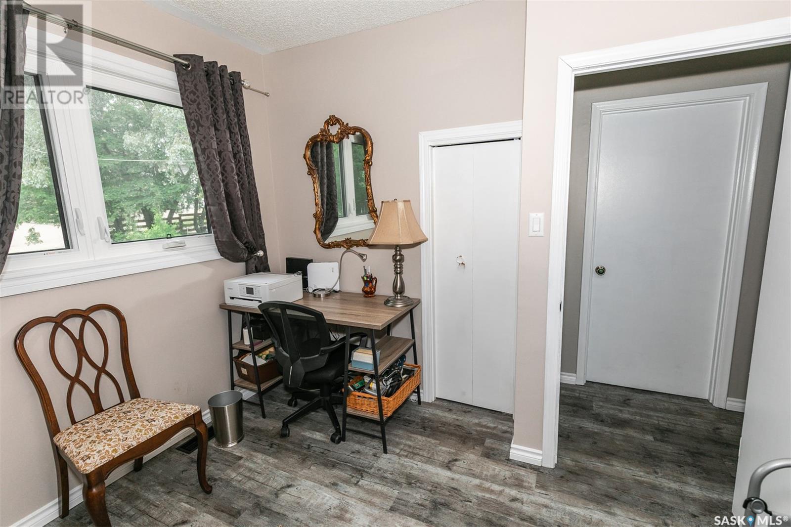 












317 Saskatchewan AVENUE

,
Kerrobert,




Saskatchewan
S0L1R0

