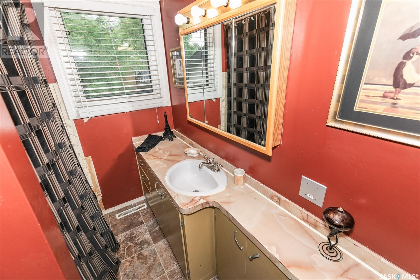 












317 Saskatchewan AVENUE

,
Kerrobert,




Saskatchewan
S0L1R0

