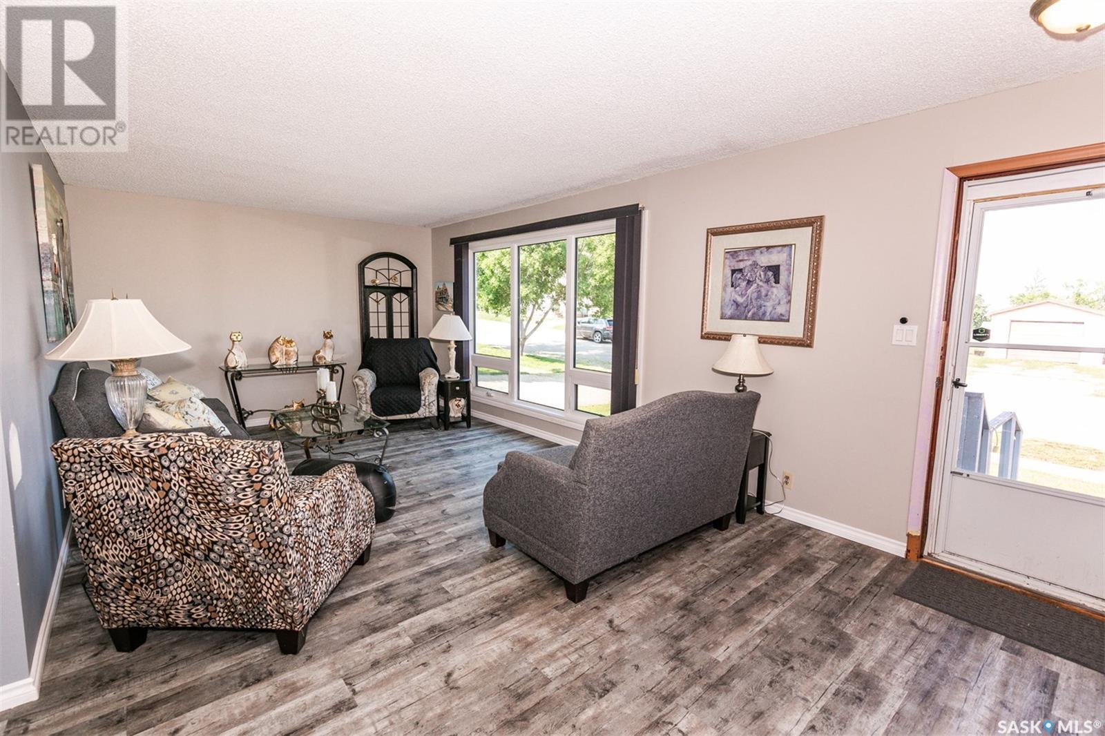 












317 Saskatchewan AVENUE

,
Kerrobert,




Saskatchewan
S0L1R0

