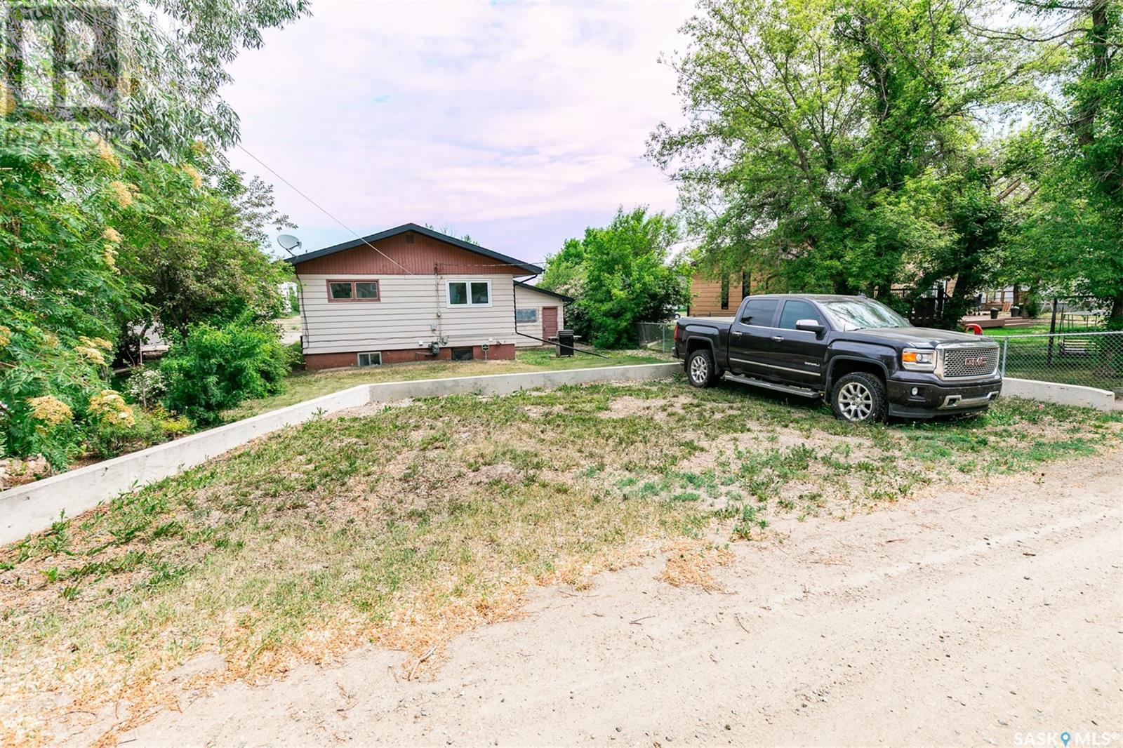 












317 Saskatchewan AVENUE

,
Kerrobert,




Saskatchewan
S0L1R0

