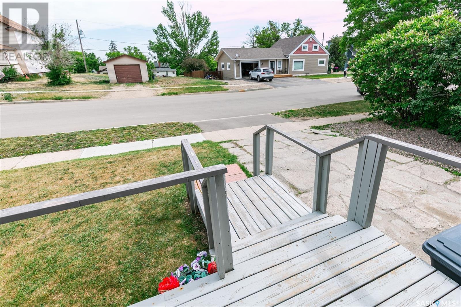 












317 Saskatchewan AVENUE

,
Kerrobert,




Saskatchewan
S0L1R0

