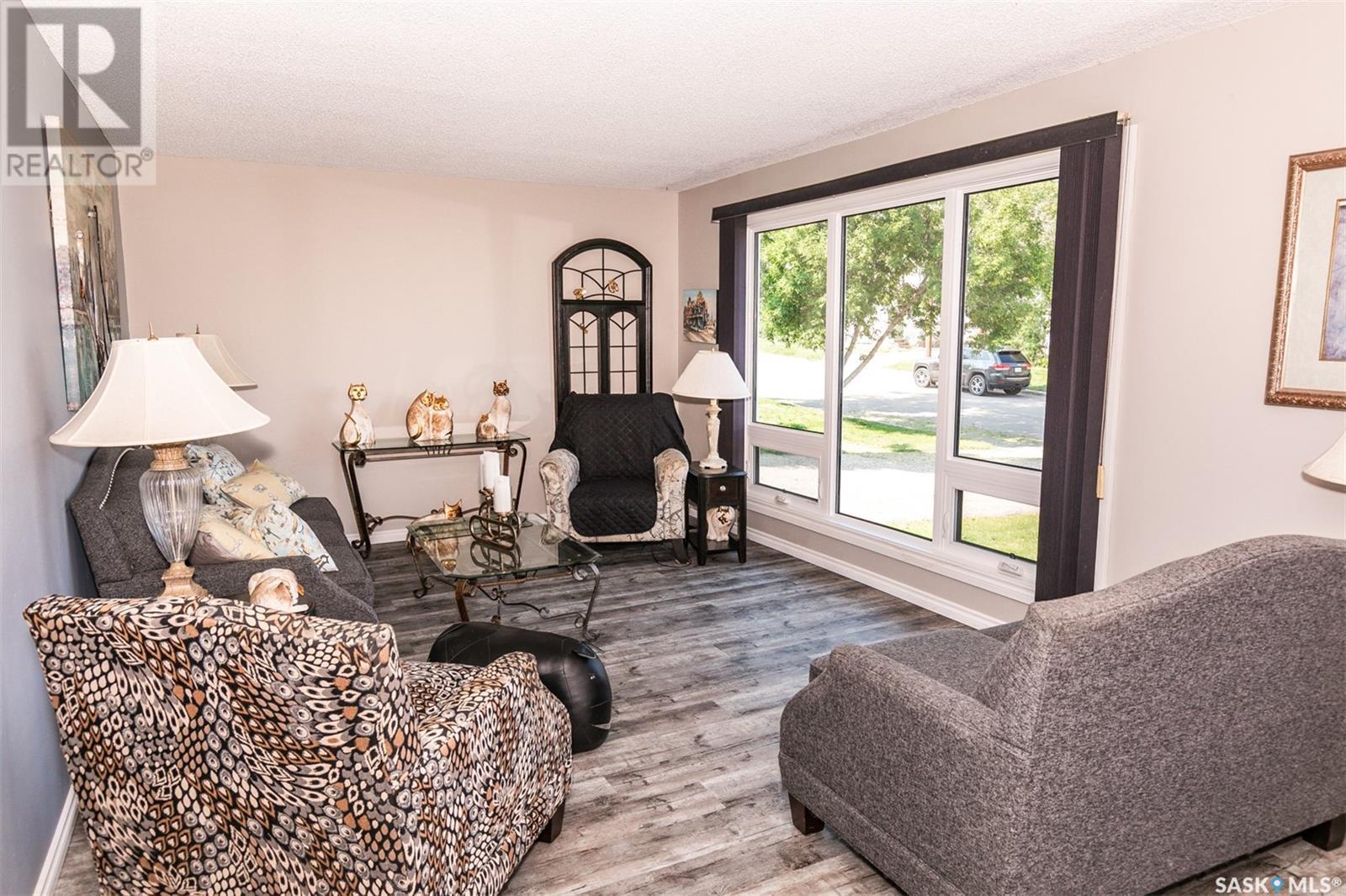 












317 Saskatchewan AVENUE

,
Kerrobert,




Saskatchewan
S0L1R0

