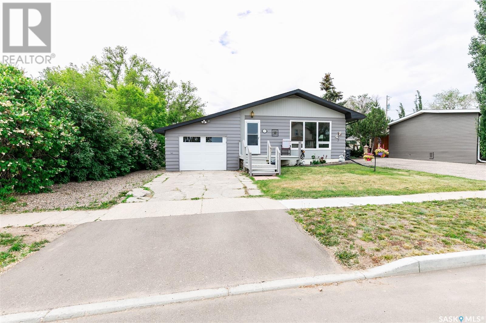 












317 Saskatchewan AVENUE

,
Kerrobert,




Saskatchewan
S0L1R0

