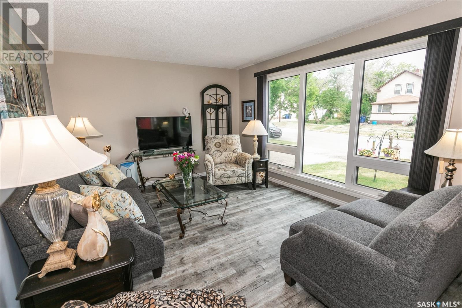 












317 Saskatchewan AVENUE

,
Kerrobert,




Saskatchewan
S0L1R0

