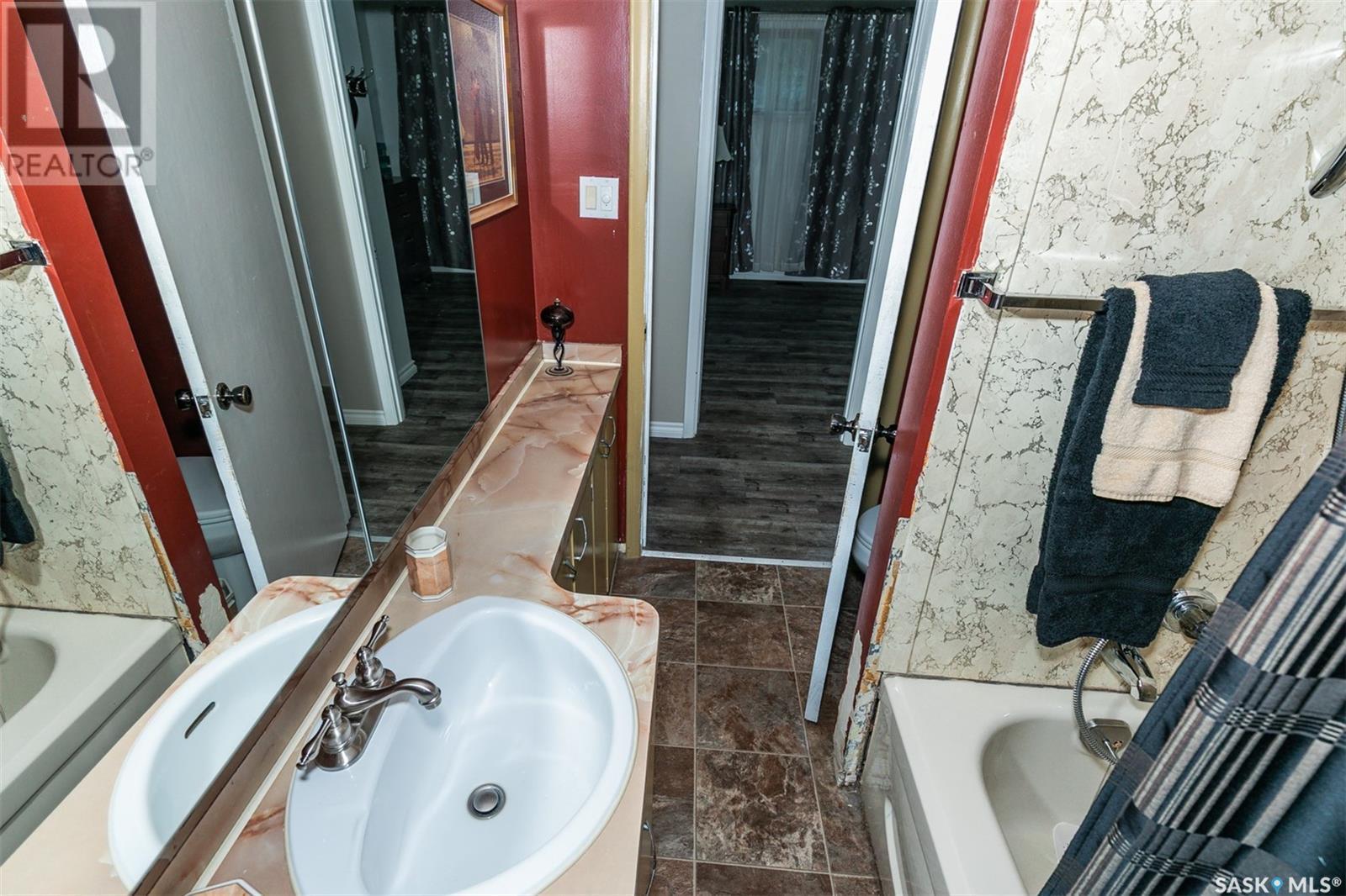 












317 Saskatchewan AVENUE

,
Kerrobert,




Saskatchewan
S0L1R0

