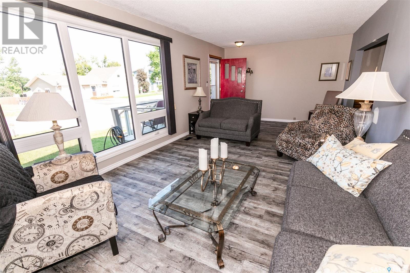 












317 Saskatchewan AVENUE

,
Kerrobert,




Saskatchewan
S0L1R0

