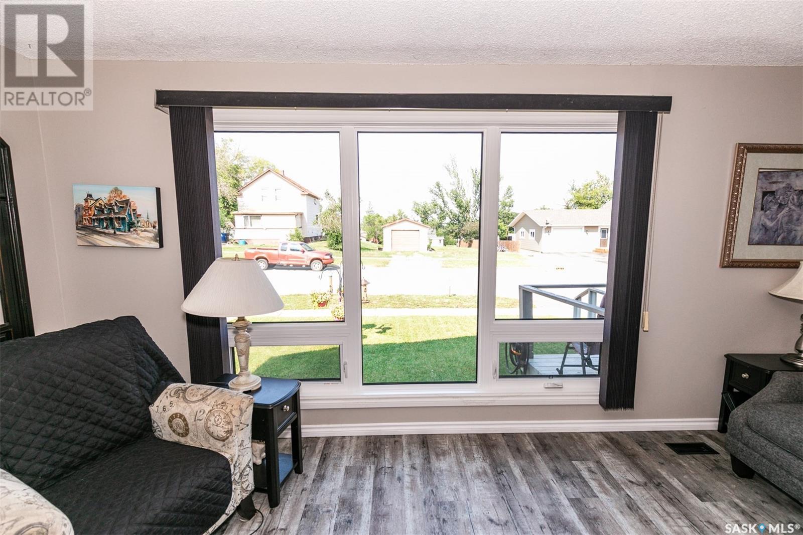 












317 Saskatchewan AVENUE

,
Kerrobert,




Saskatchewan
S0L1R0

