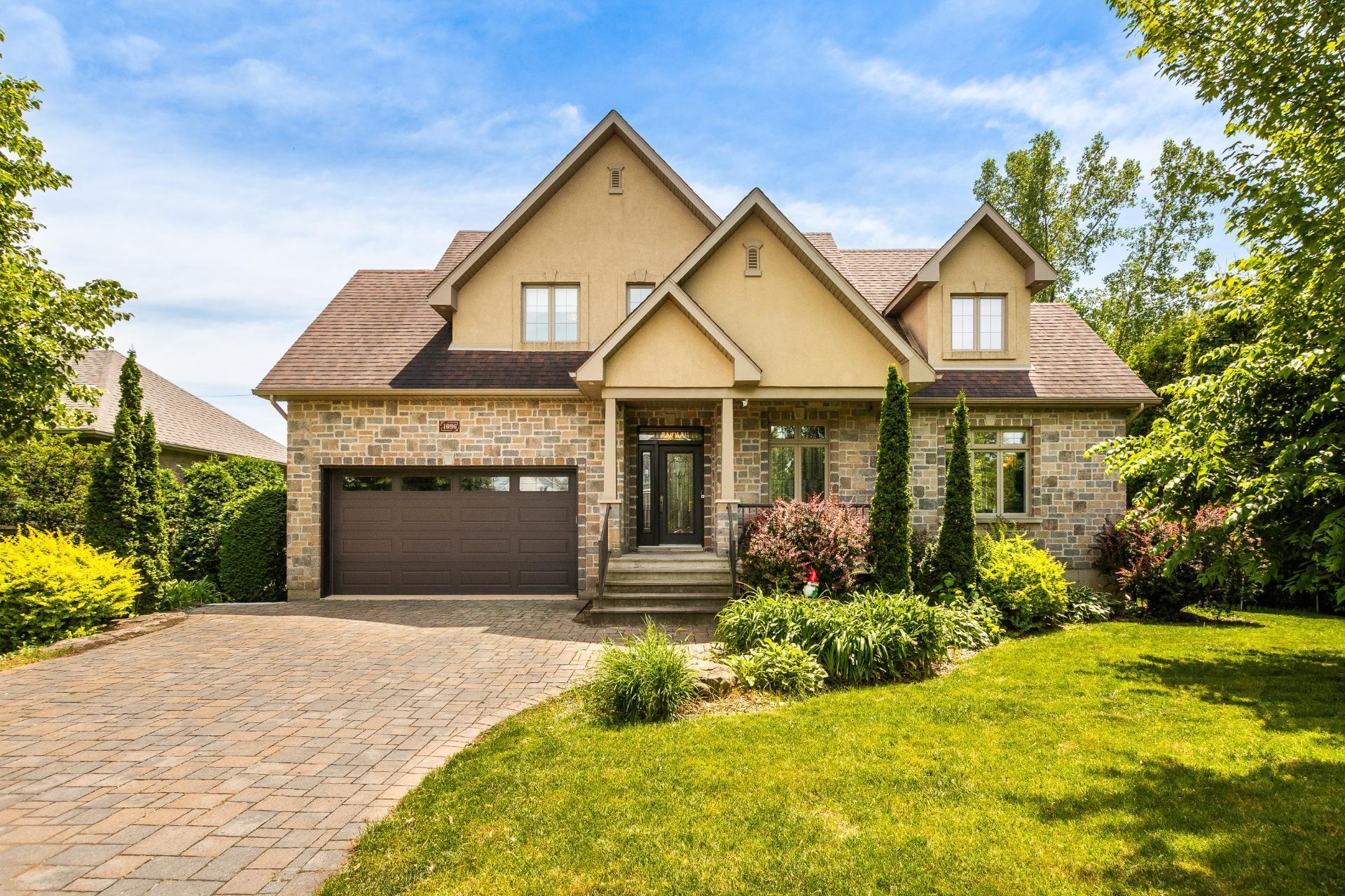 









4096


Rue de l'Orchidée

,
Saint-Bruno-de-Montarville,




QC
J3V6K1

