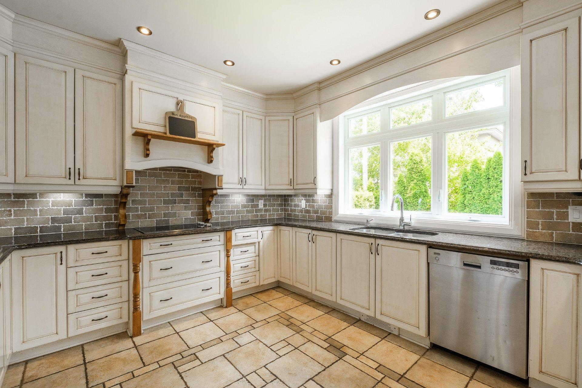 









4096


Rue de l'Orchidée

,
Saint-Bruno-de-Montarville,




QC
J3V6K1

