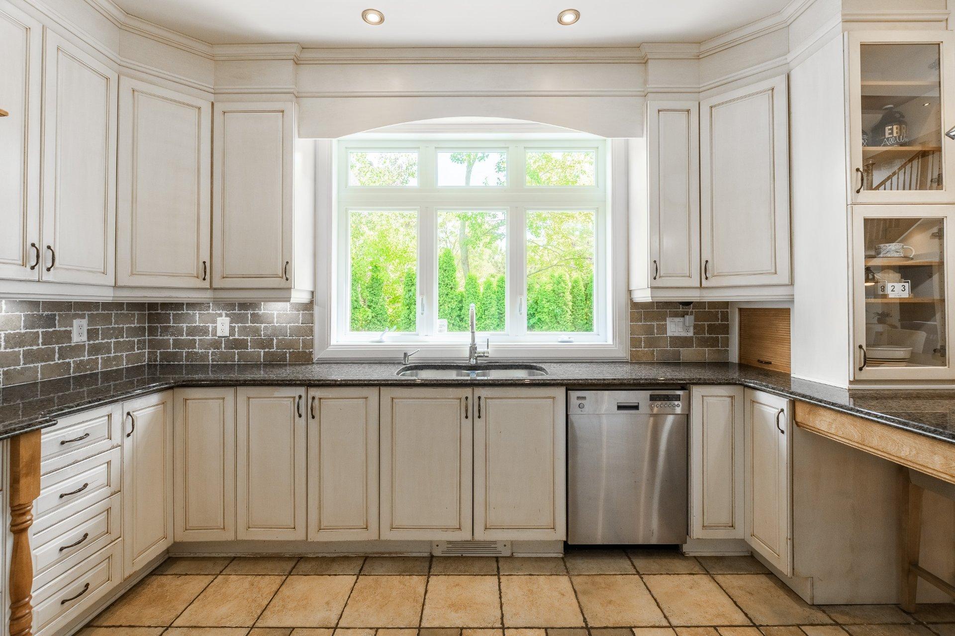 









4096


Rue de l'Orchidée

,
Saint-Bruno-de-Montarville,




QC
J3V6K1

