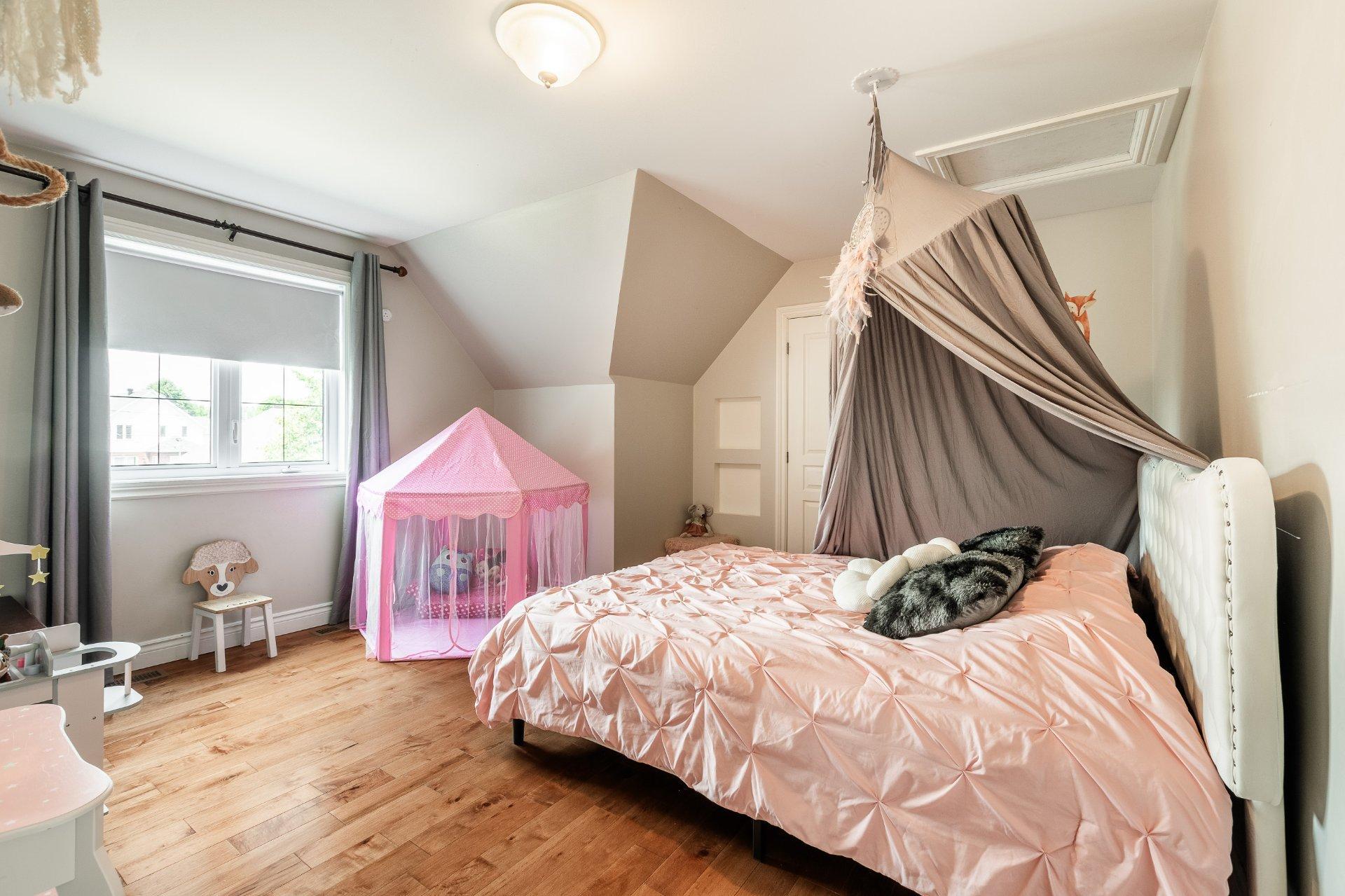 









4096


Rue de l'Orchidée

,
Saint-Bruno-de-Montarville,




QC
J3V6K1

