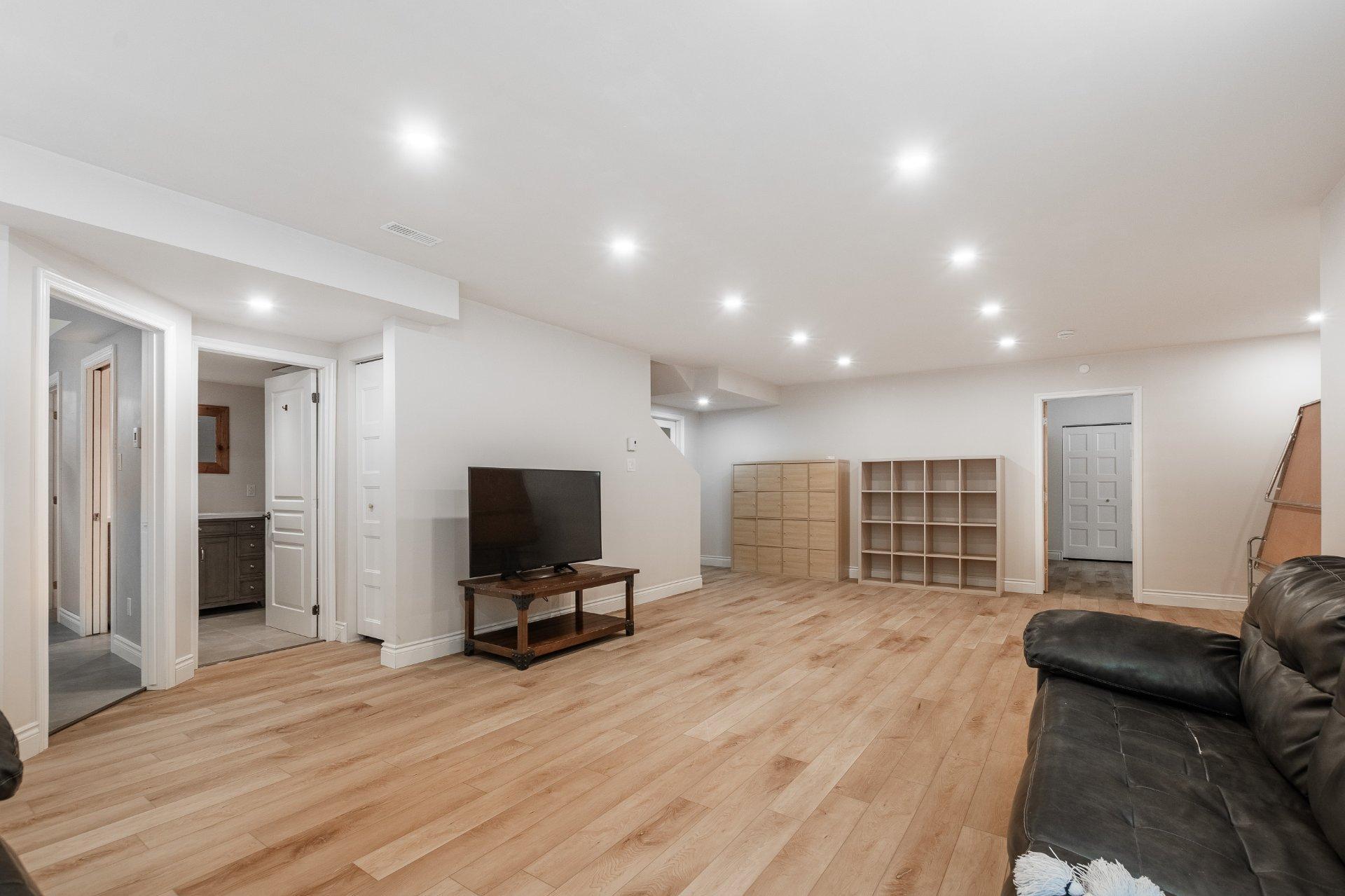 









4096


Rue de l'Orchidée

,
Saint-Bruno-de-Montarville,




QC
J3V6K1


