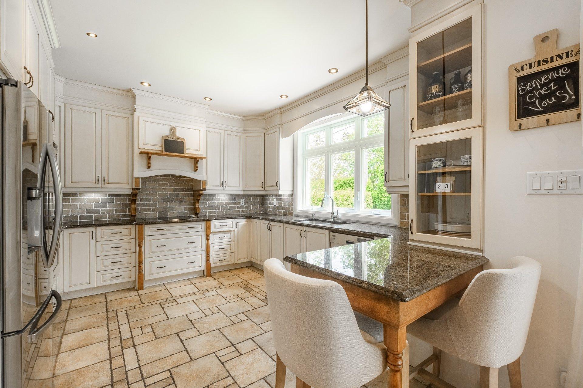 









4096


Rue de l'Orchidée

,
Saint-Bruno-de-Montarville,




QC
J3V6K1


