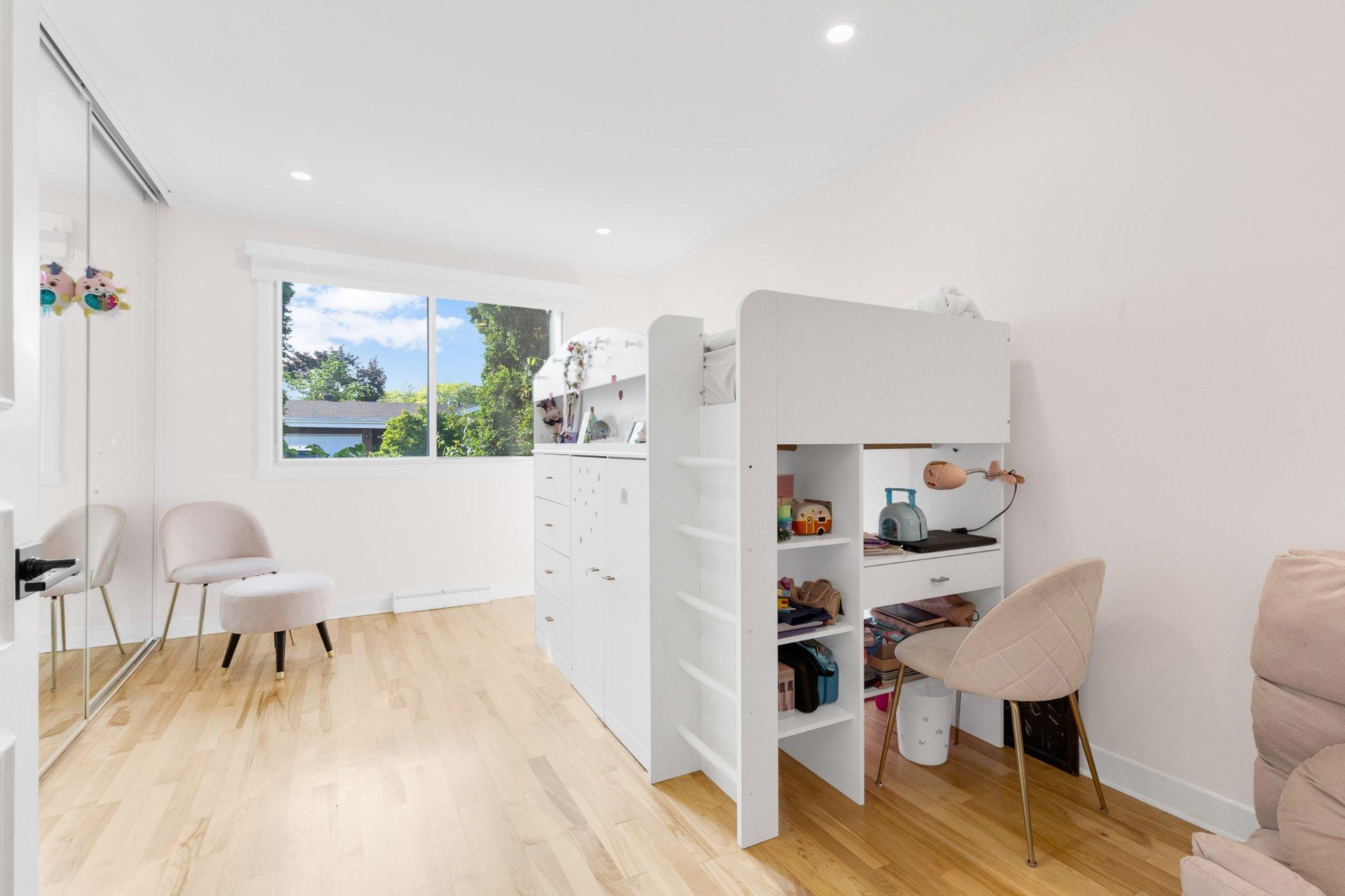 









129


Rue Wilson

,
Dollard-des-Ormeaux,




QC
H9A1W7

