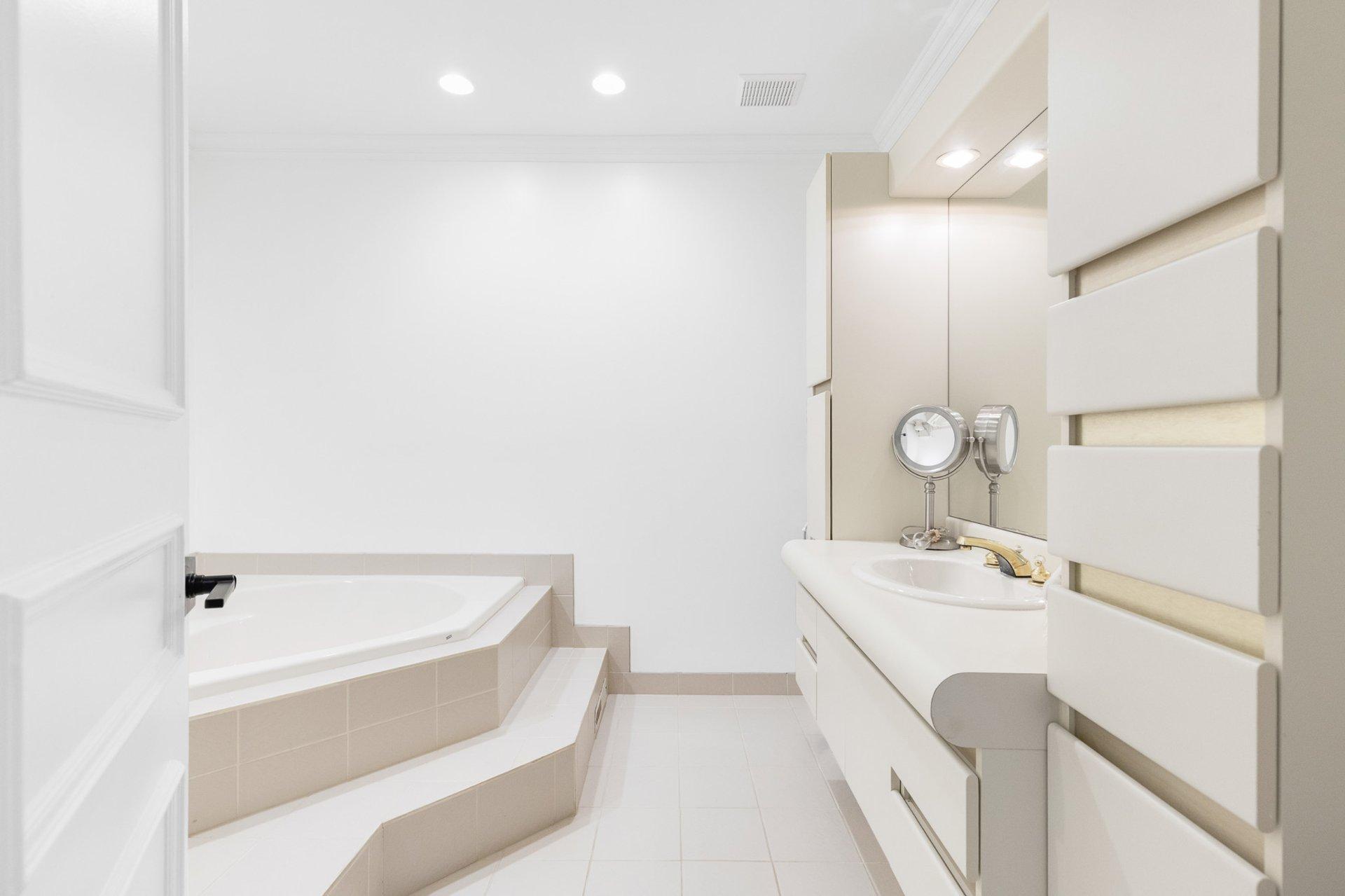 









129


Rue Wilson

,
Dollard-des-Ormeaux,




QC
H9A1W7

