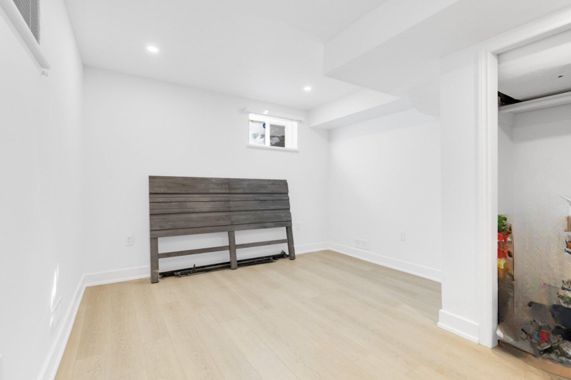 









129


Rue Wilson

,
Dollard-des-Ormeaux,




QC
H9A1W7

