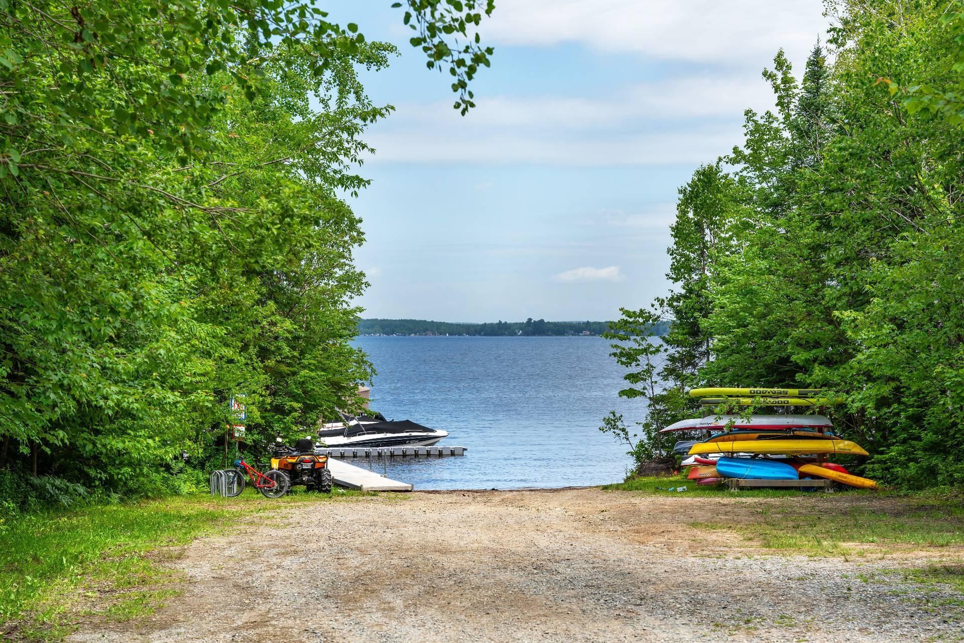 









235


Ch. du Domaine

,
Saint-Denis-de-Brompton,







QC
J0B2P0

