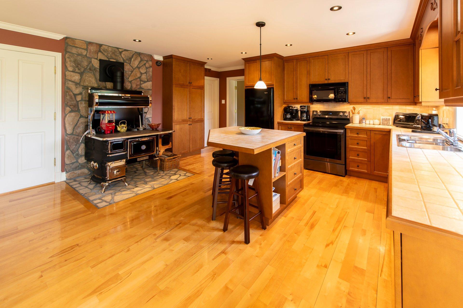 









356


Ch. de Ste-Lucie

,
Sainte-Lucie-des-Laurentides,




QC
J0T2J0


