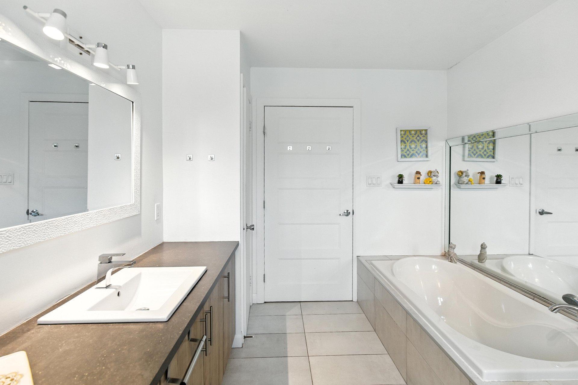 









1466


Rue Bernier

,
Saint-Jean-sur-Richelieu,




QC
J2W1G1

