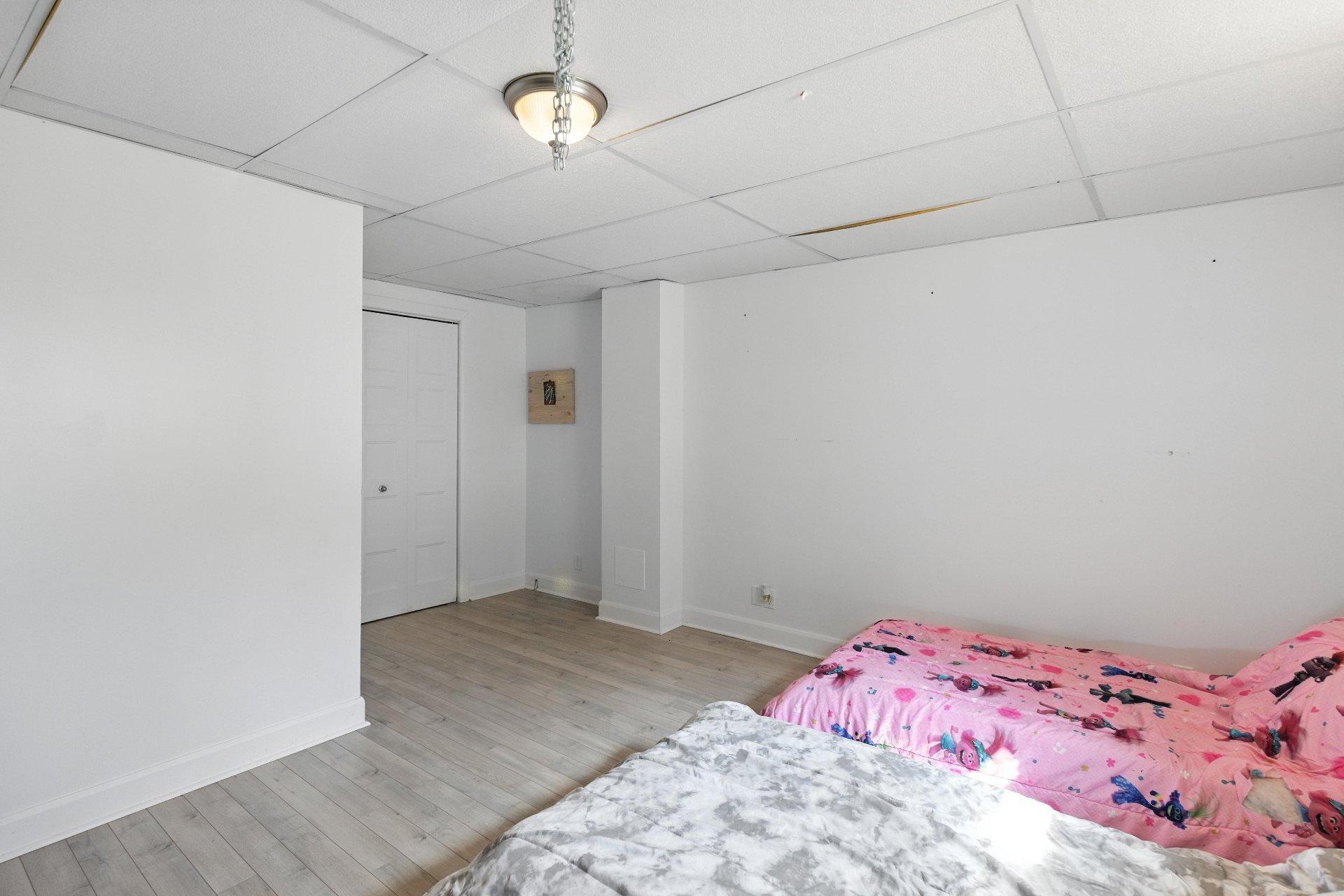 









1466


Rue Bernier

,
Saint-Jean-sur-Richelieu,




QC
J2W1G1

