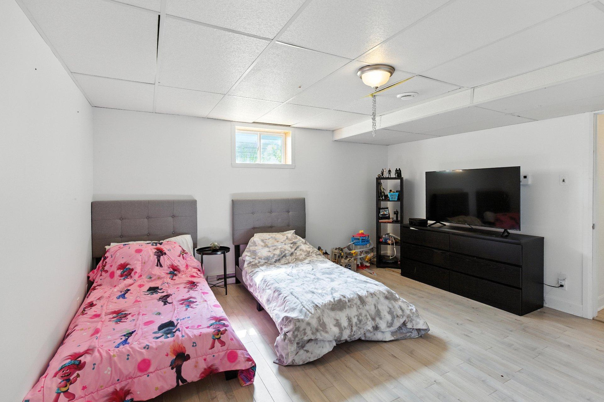 









1466


Rue Bernier

,
Saint-Jean-sur-Richelieu,




QC
J2W1G1

