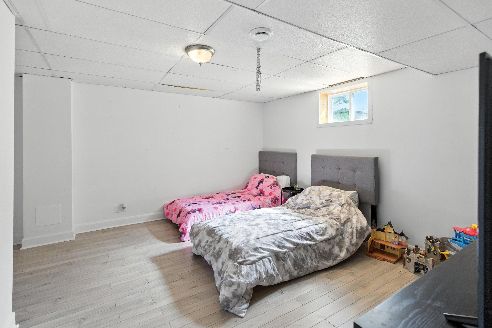 









1466


Rue Bernier

,
Saint-Jean-sur-Richelieu,




QC
J2W1G1

