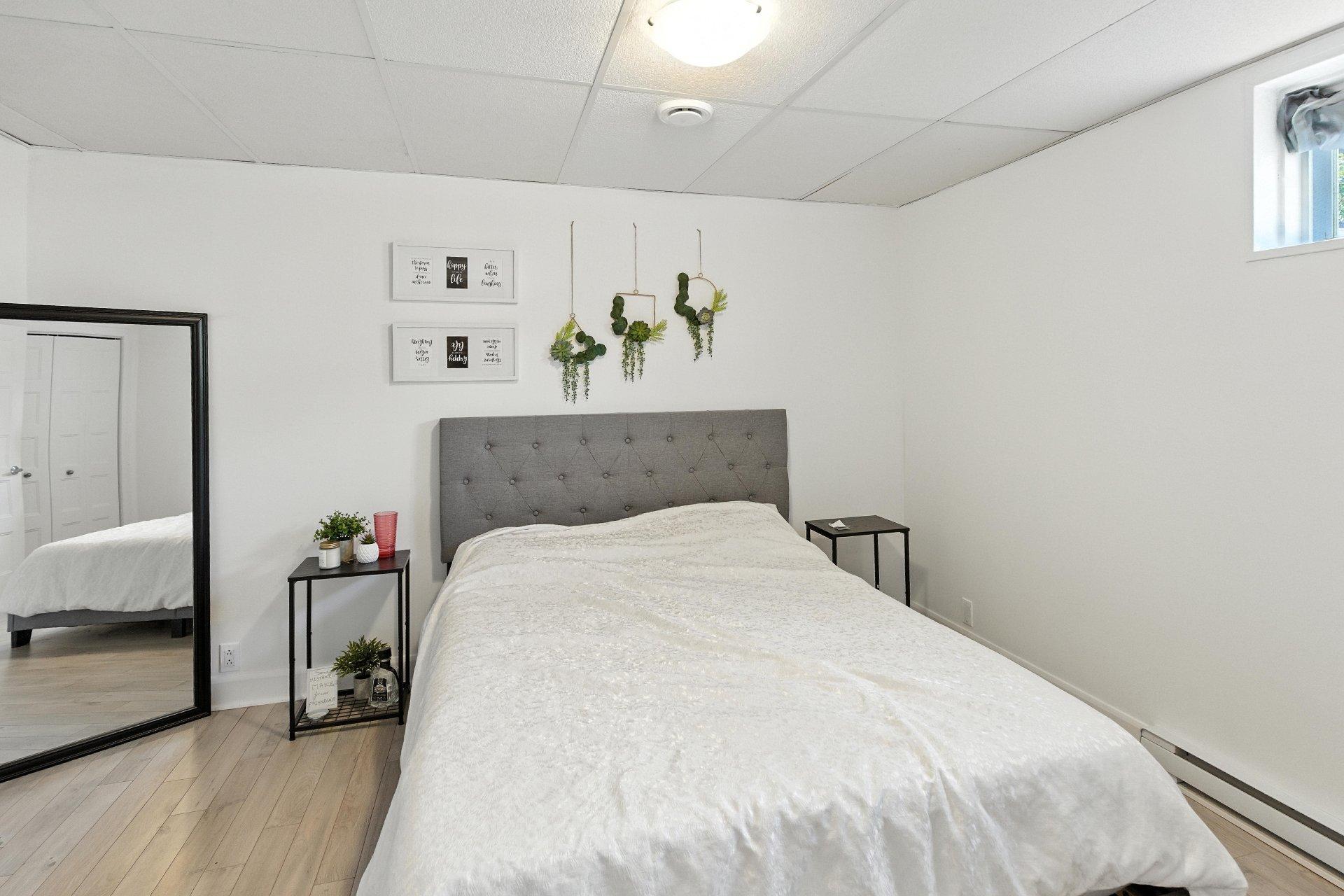 









1466


Rue Bernier

,
Saint-Jean-sur-Richelieu,




QC
J2W1G1

