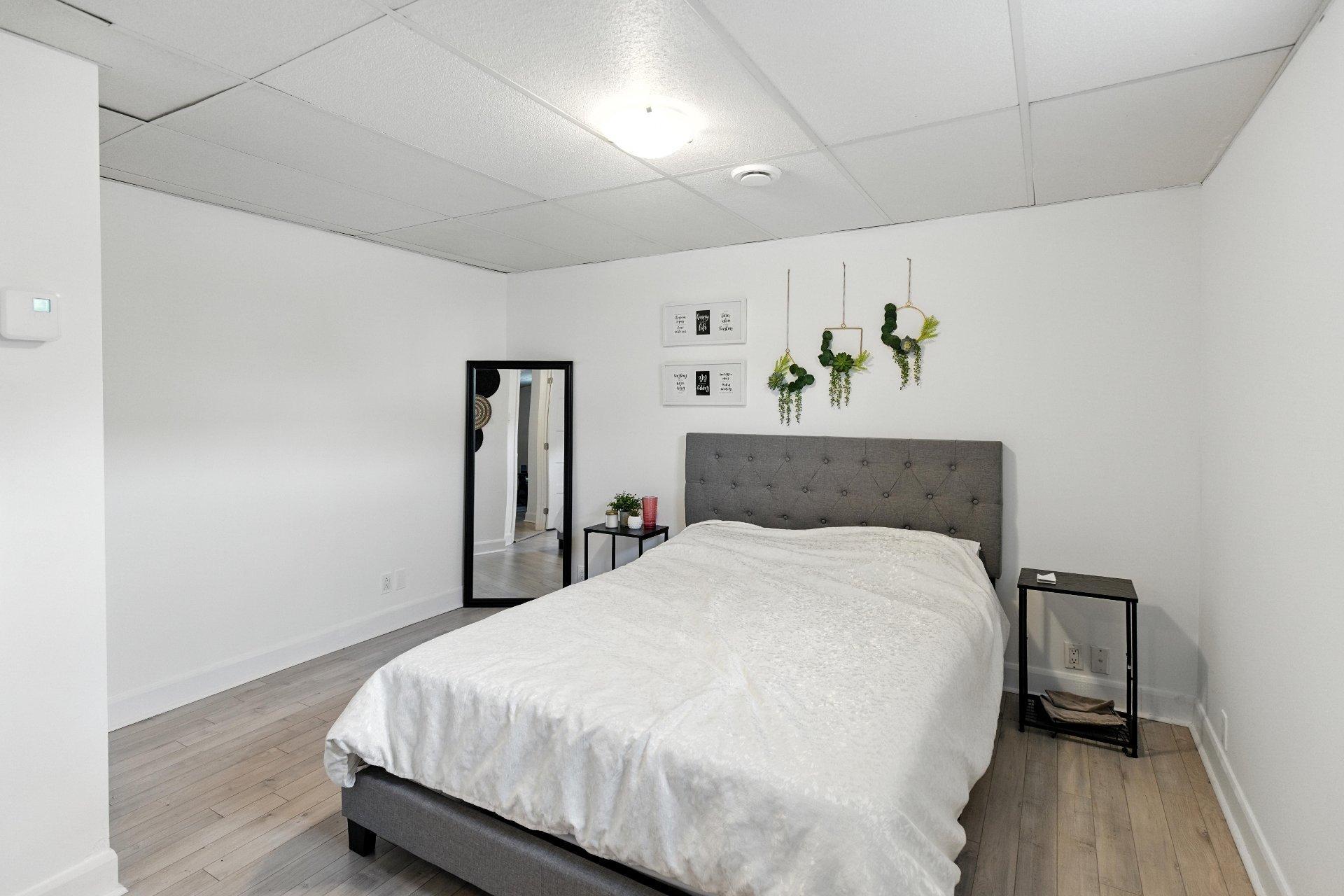 









1466


Rue Bernier

,
Saint-Jean-sur-Richelieu,




QC
J2W1G1

