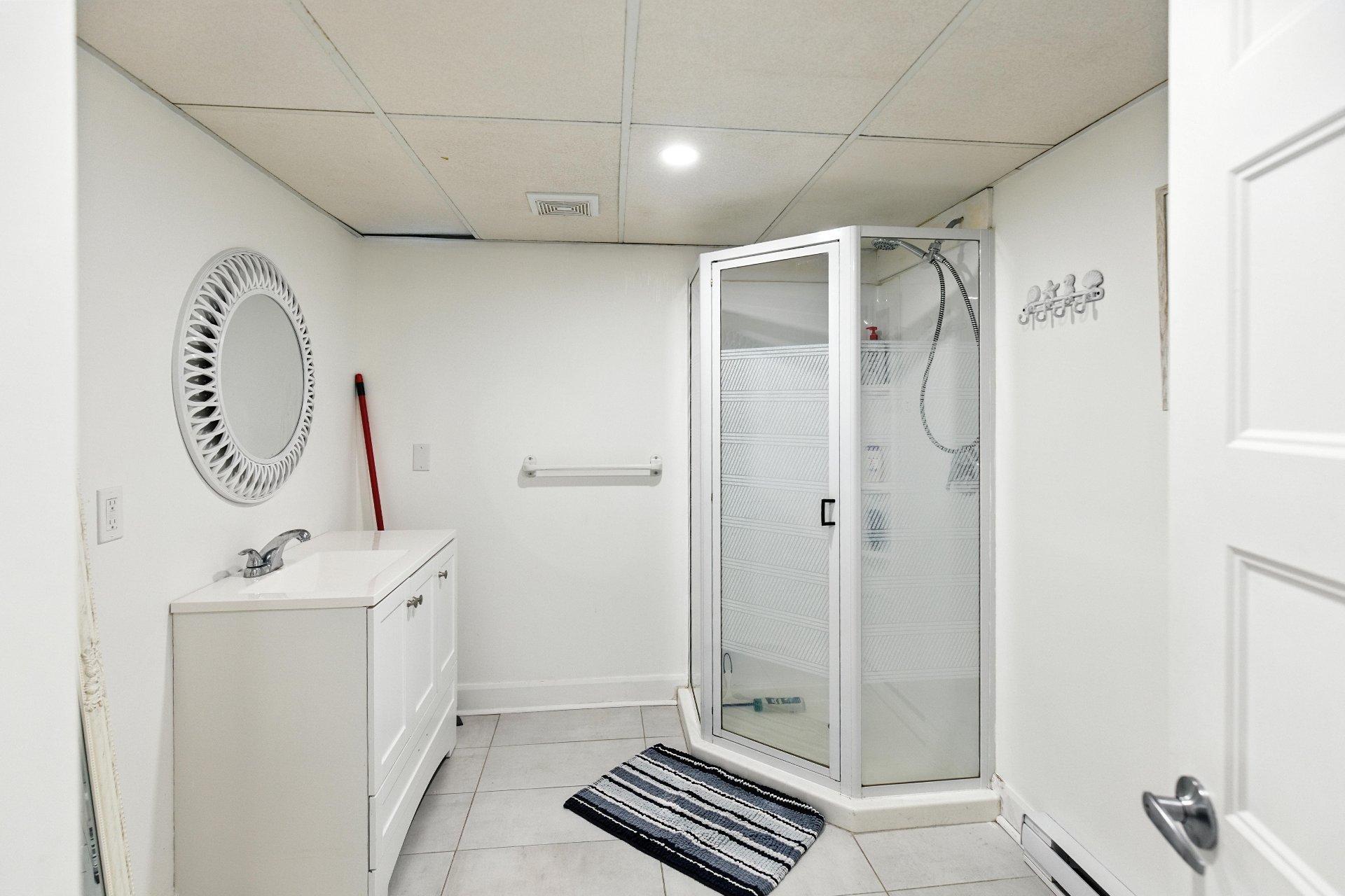









1466


Rue Bernier

,
Saint-Jean-sur-Richelieu,




QC
J2W1G1

