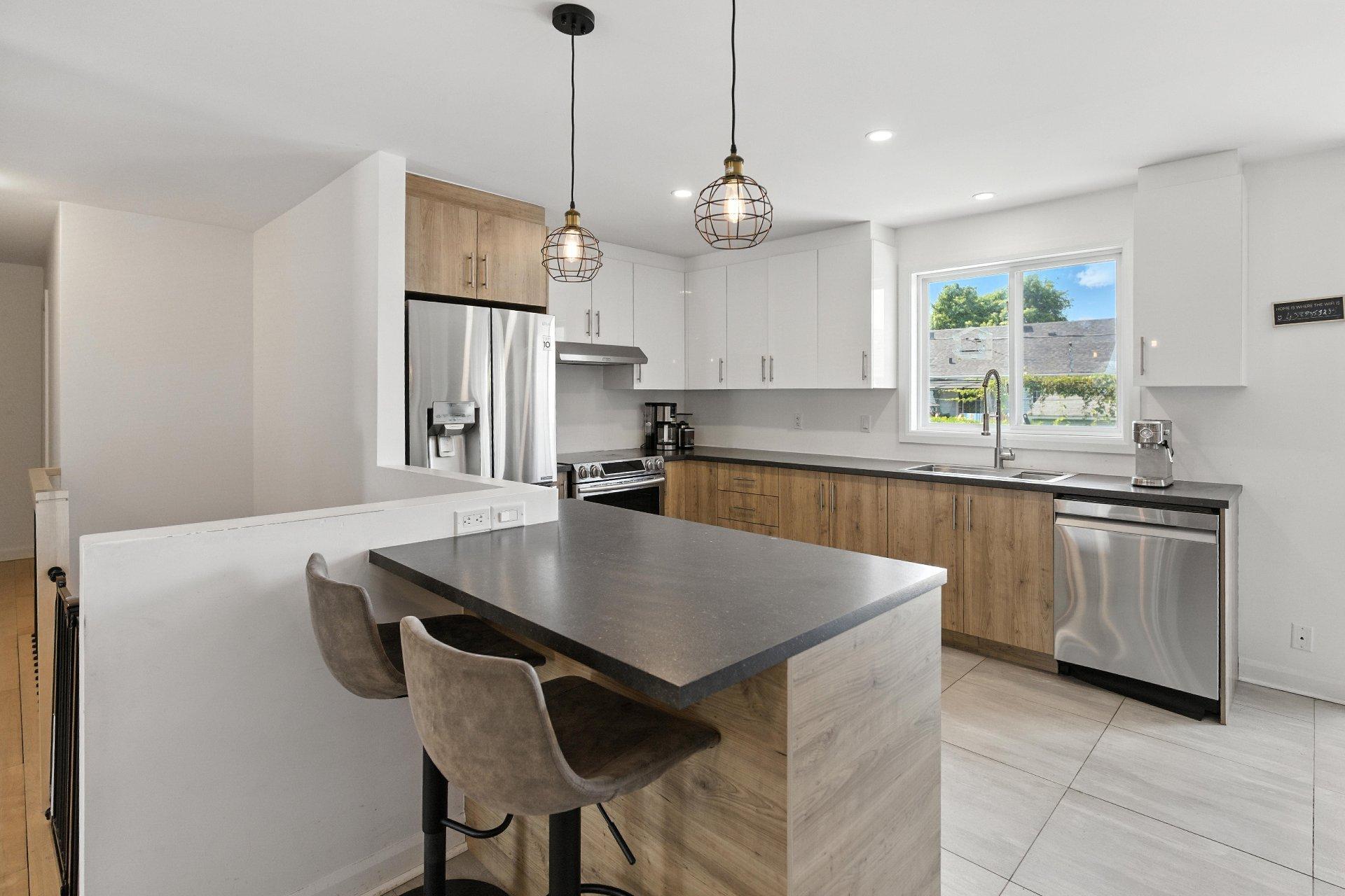 









1466


Rue Bernier

,
Saint-Jean-sur-Richelieu,




QC
J2W1G1

