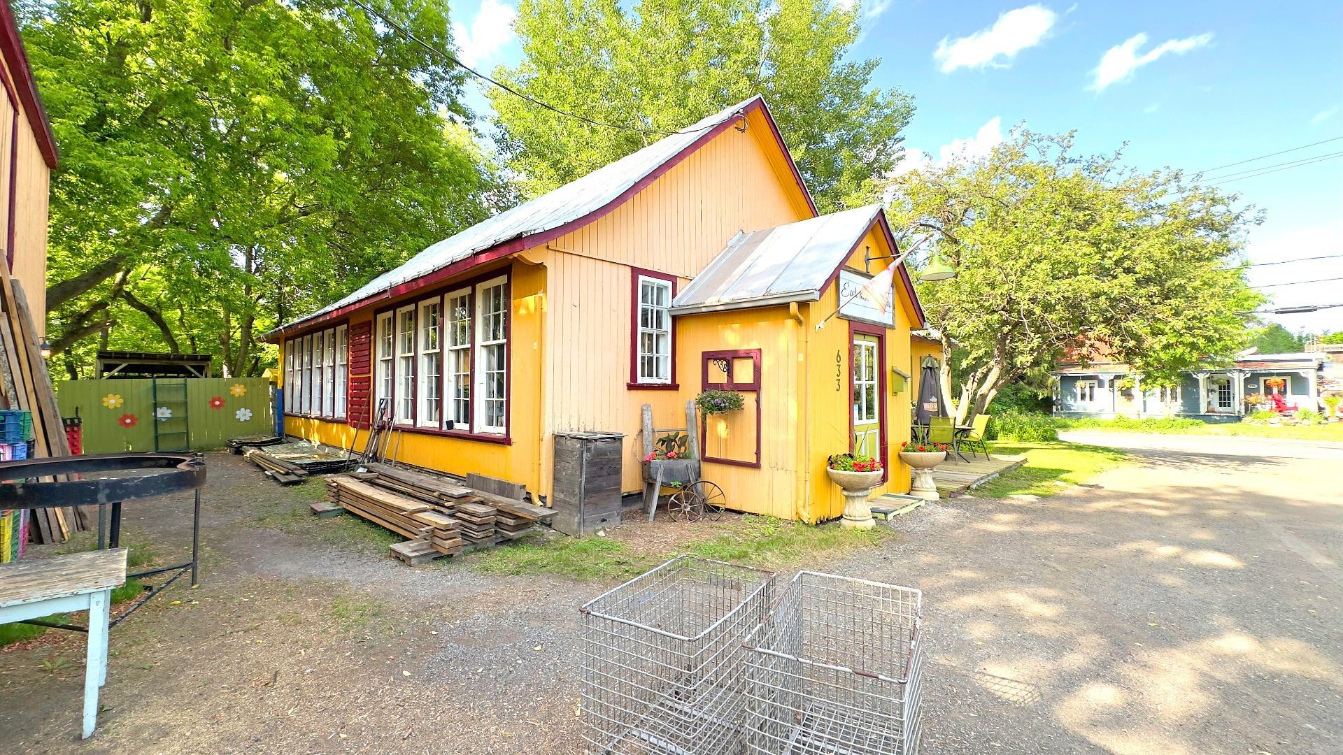 









633


Rue de New Glasgow

,
Sainte-Sophie,




QC
J5J2V7

