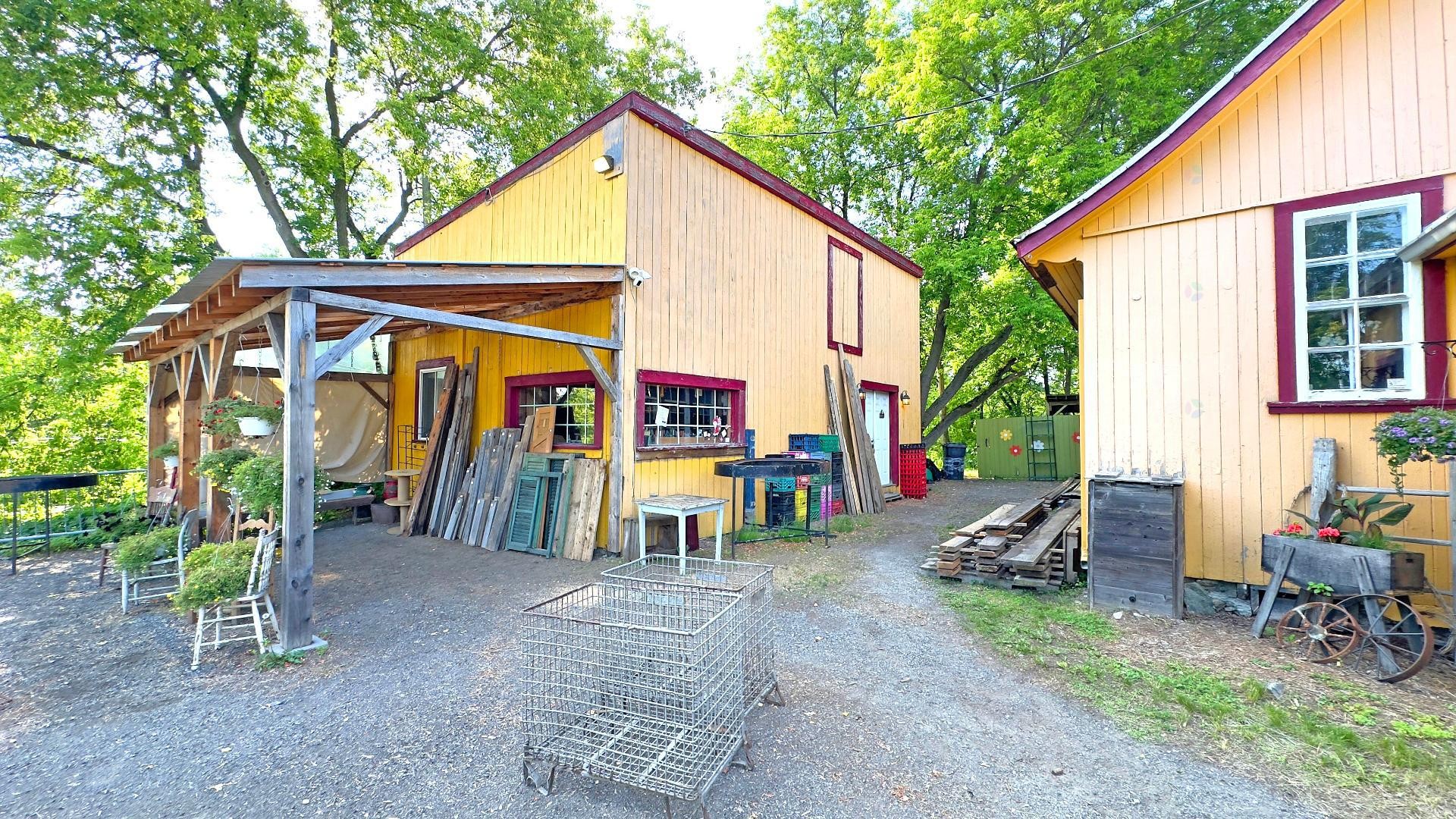 









633


Rue de New Glasgow

,
Sainte-Sophie,




QC
J5J2V7

