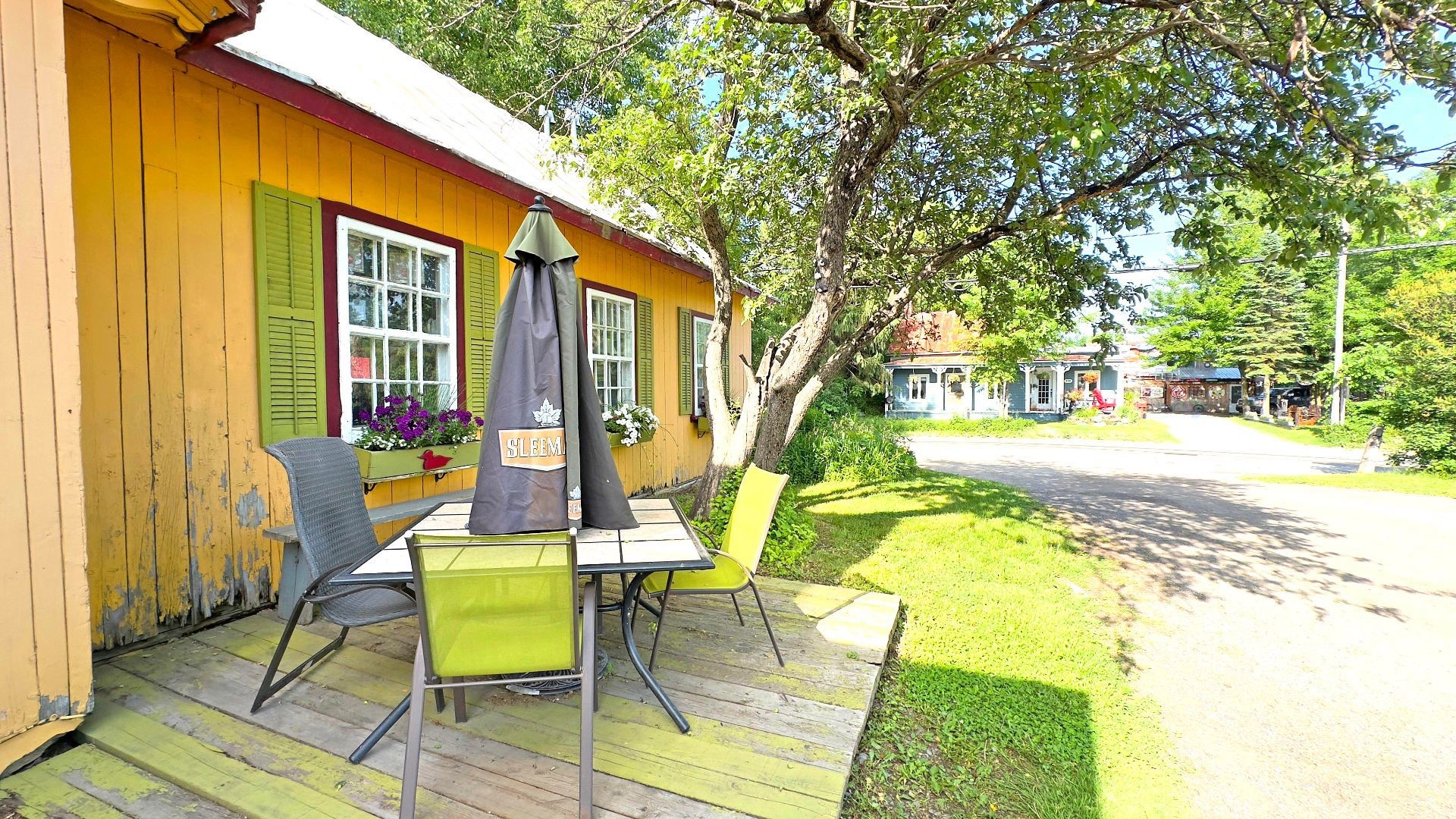 









633


Rue de New Glasgow

,
Sainte-Sophie,




QC
J5J2V7

