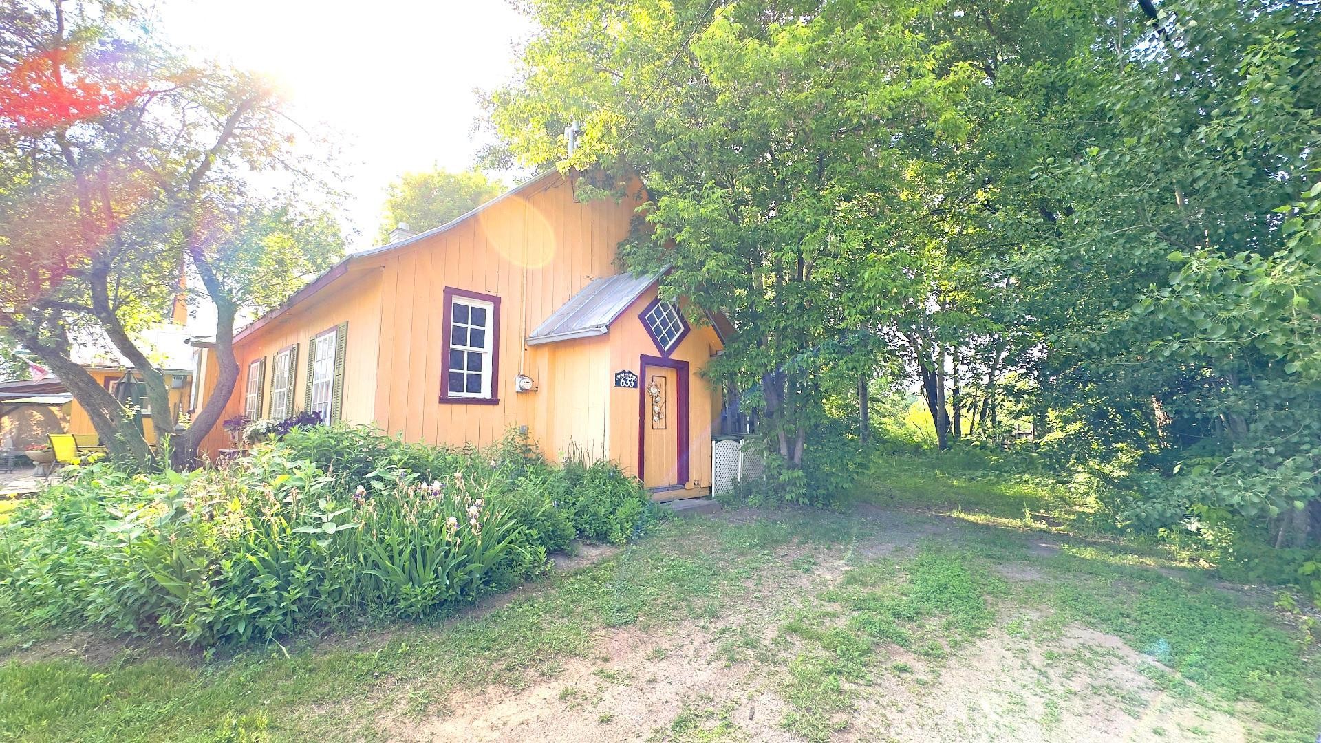 









633


Rue de New Glasgow

,
Sainte-Sophie,




QC
J5J2V7

