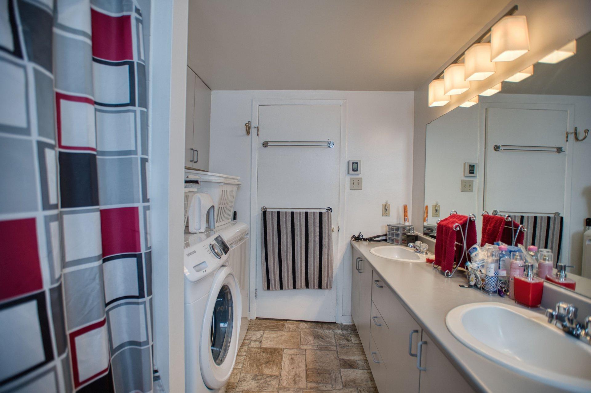 









490

 - 496


Av. du Parc

,
Saint-Jérôme,




QC
J7Z6R5


