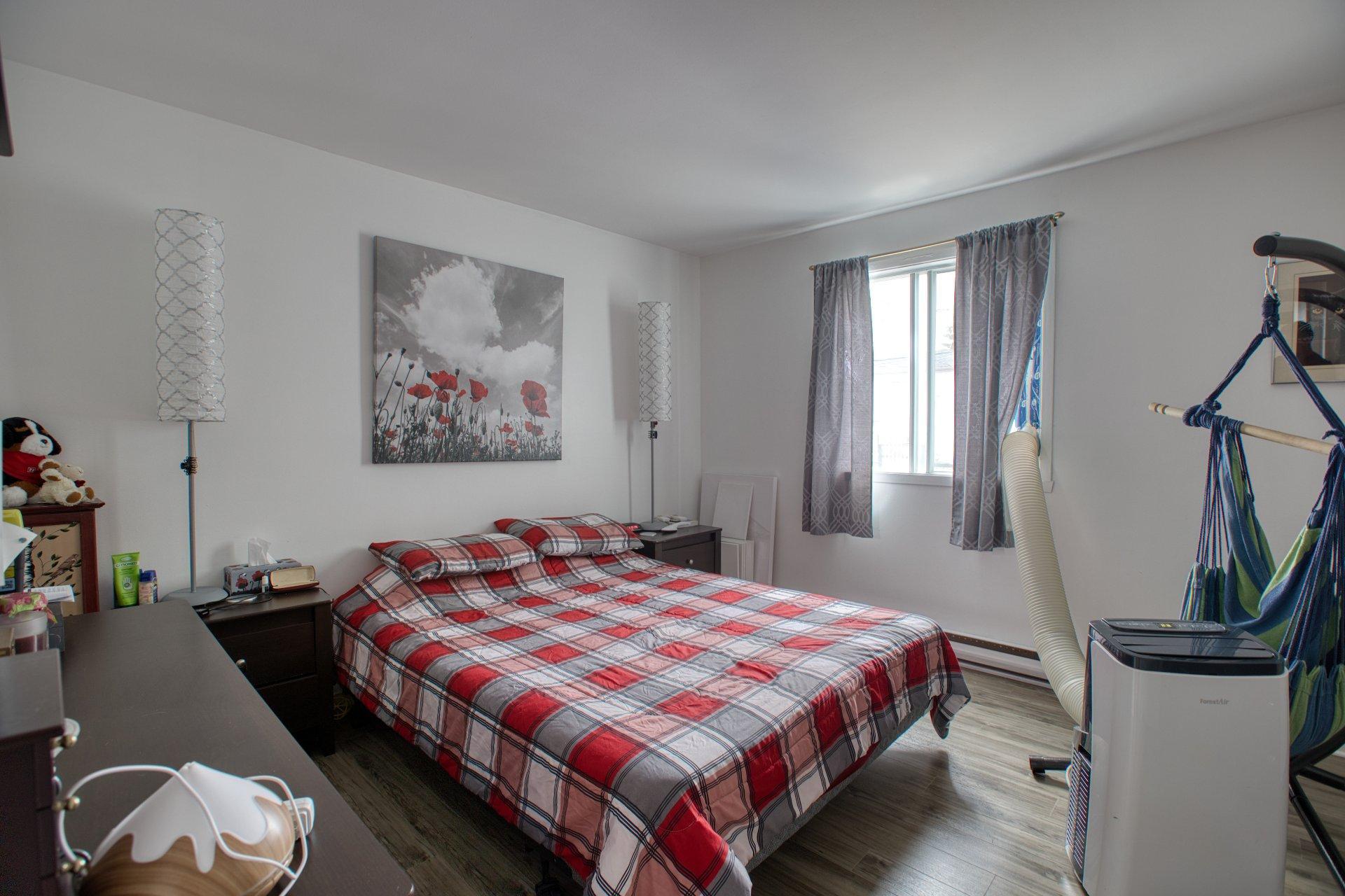 









490

 - 496


Av. du Parc

,
Saint-Jérôme,




QC
J7Z6R5

