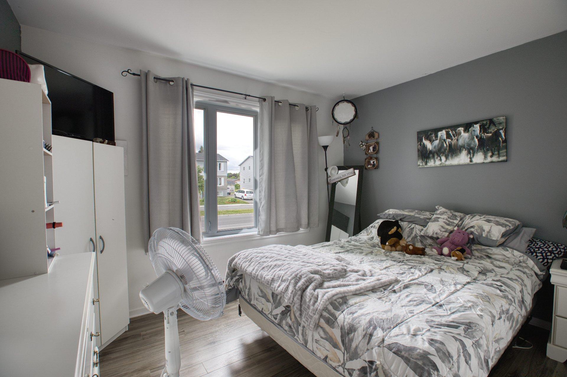 









490

 - 496


Av. du Parc

,
Saint-Jérôme,




QC
J7Z6R5

