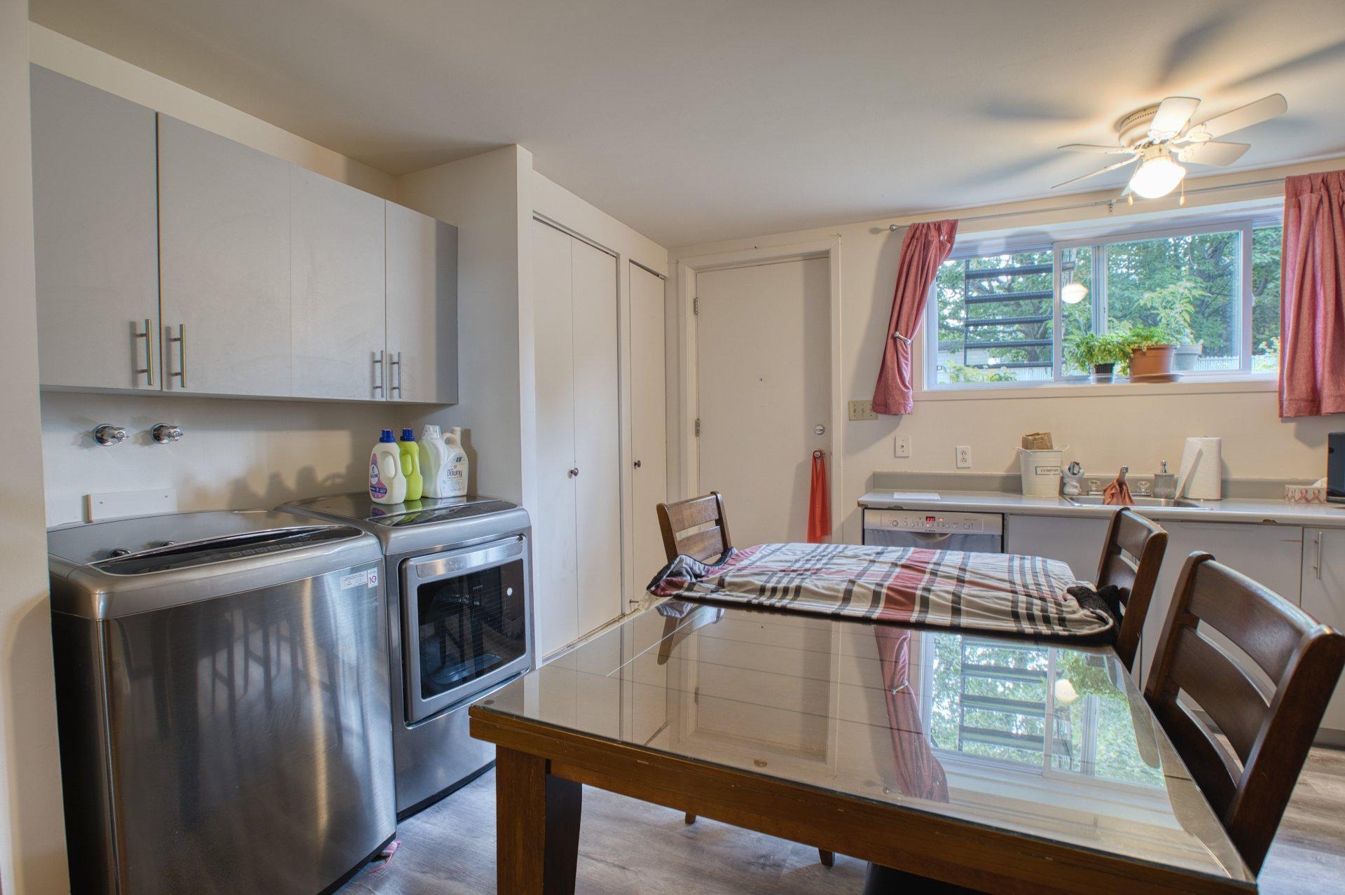 









490

 - 496


Av. du Parc

,
Saint-Jérôme,




QC
J7Z6R5

