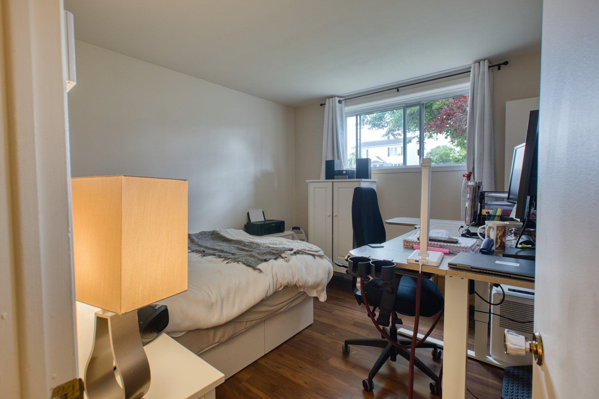 









490

 - 496


Av. du Parc

,
Saint-Jérôme,




QC
J7Z6R5


