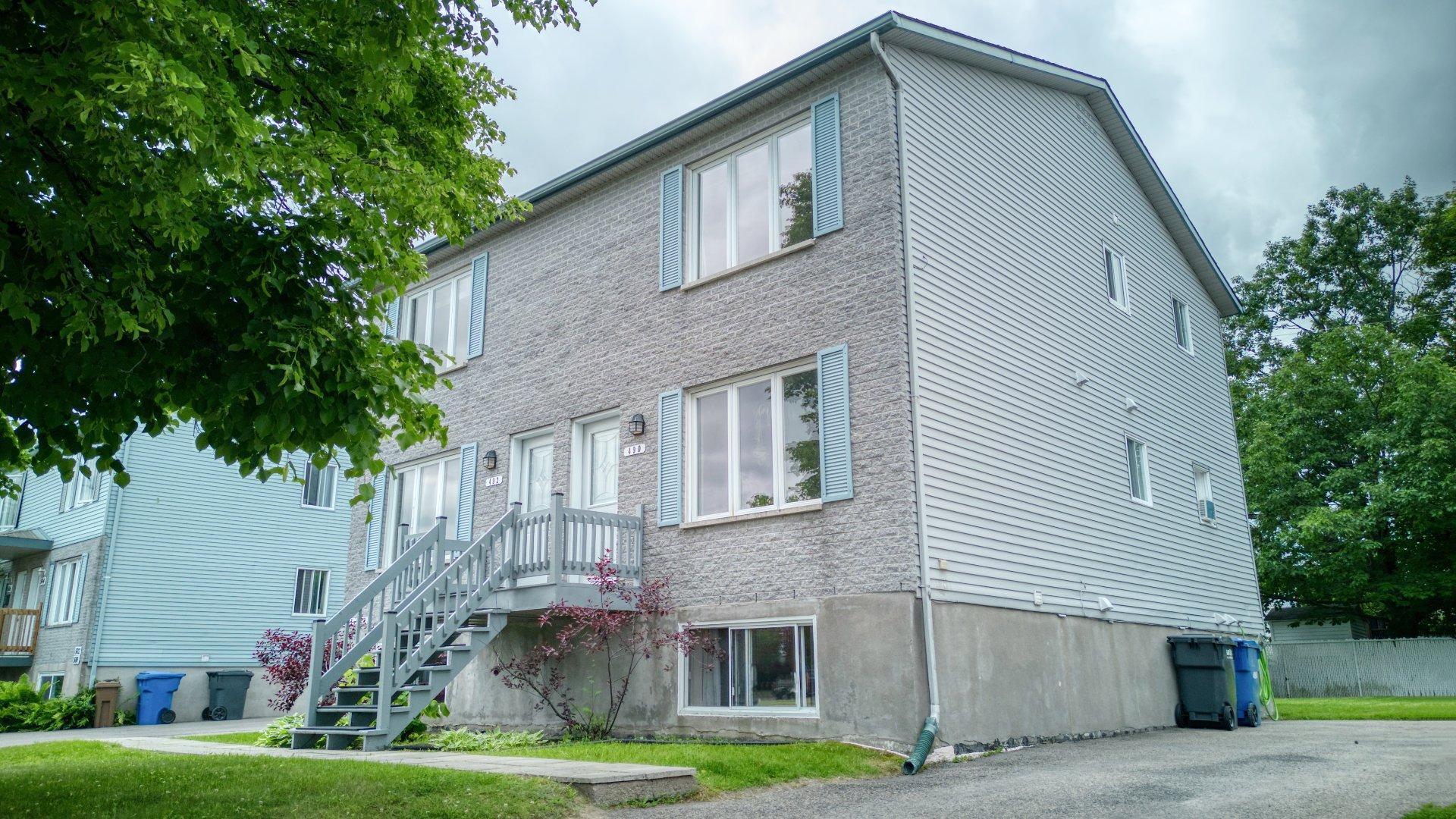 









490

 - 496


Av. du Parc

,
Saint-Jérôme,




QC
J7Z6R5

