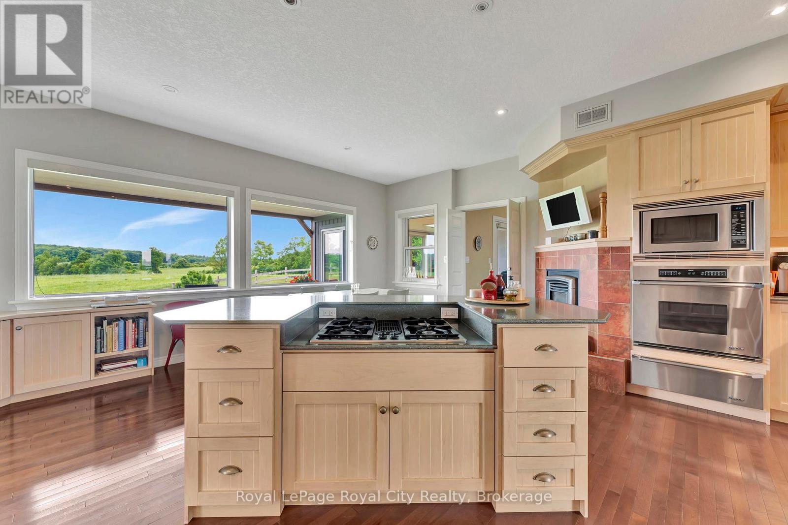 












7122 GORE ROAD

,
Puslinch (Crieff/Aikensville/Killean),




Ontario
N0B2J0

