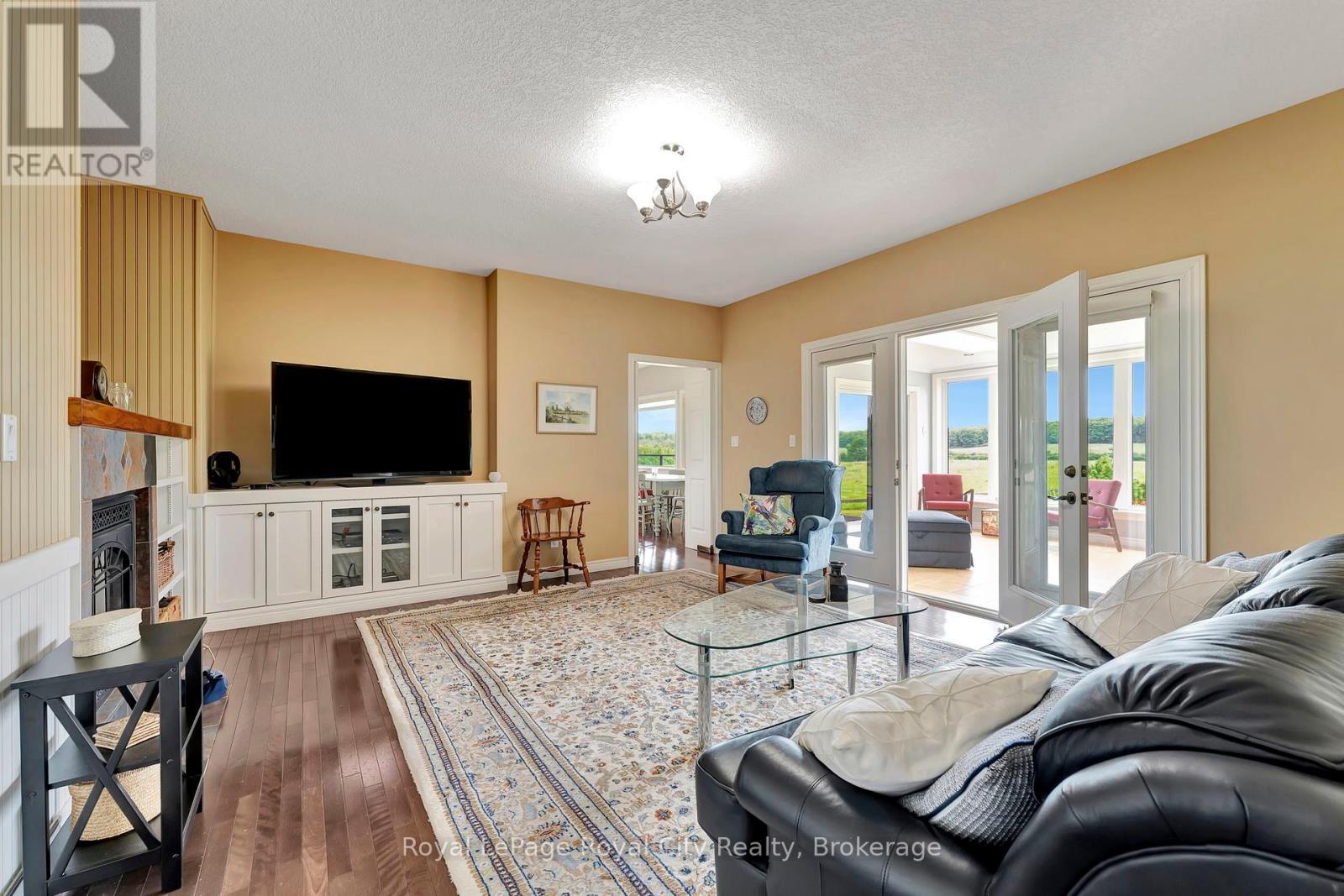 












7122 GORE ROAD

,
Puslinch (Crieff/Aikensville/Killean),




Ontario
N0B2J0

